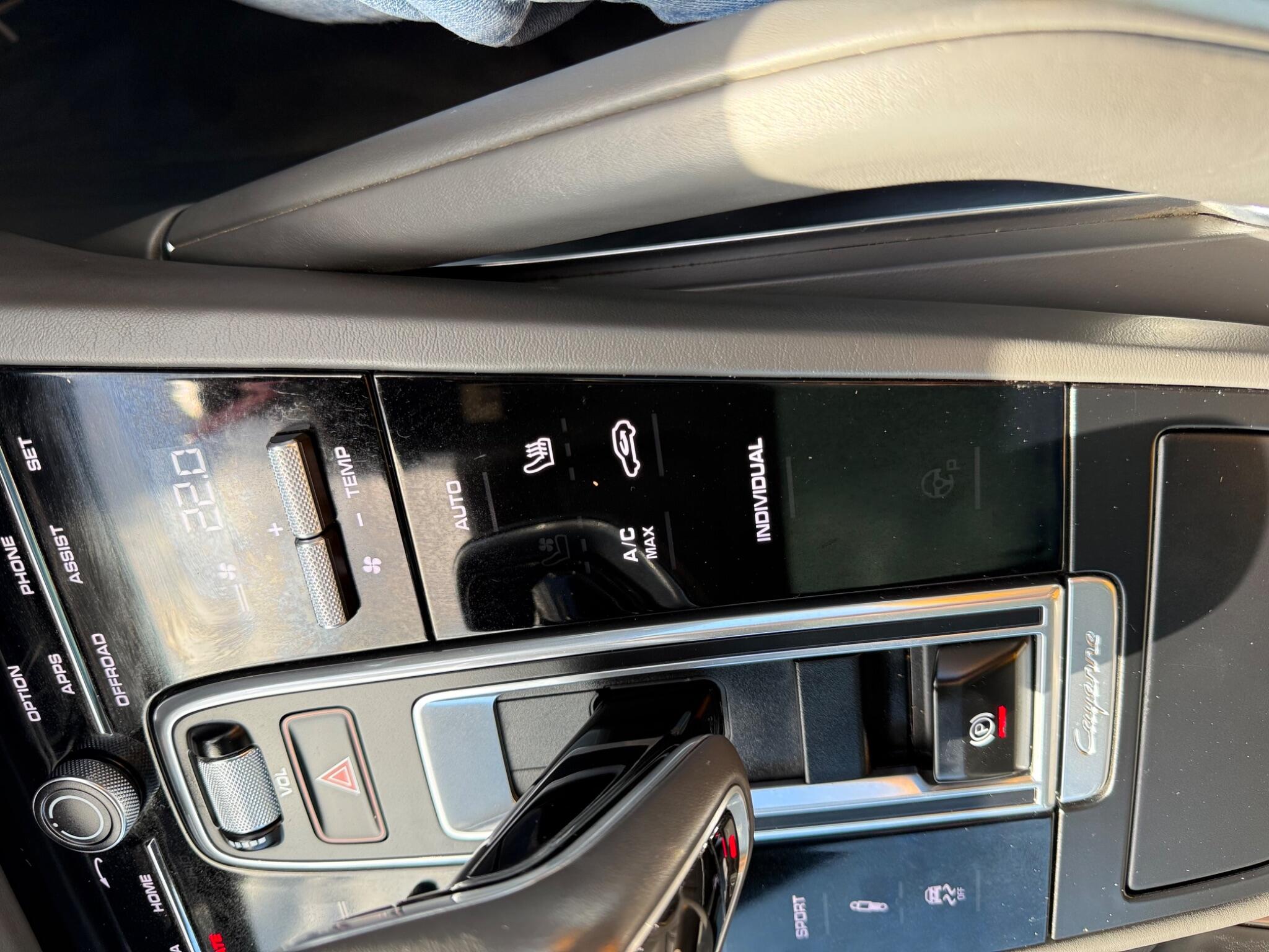 Porsche Cayenne view 44