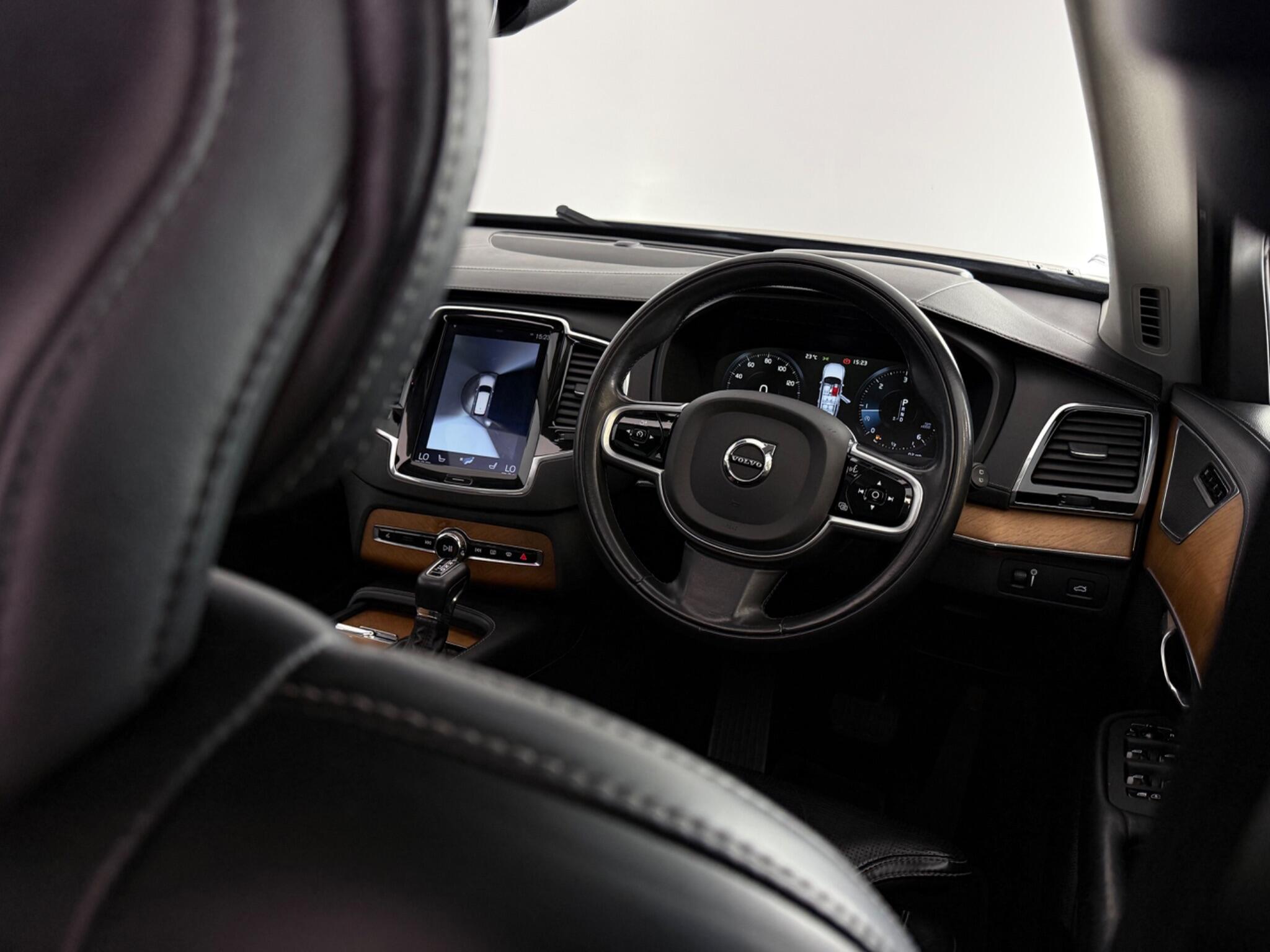 Volvo XC90 view 12