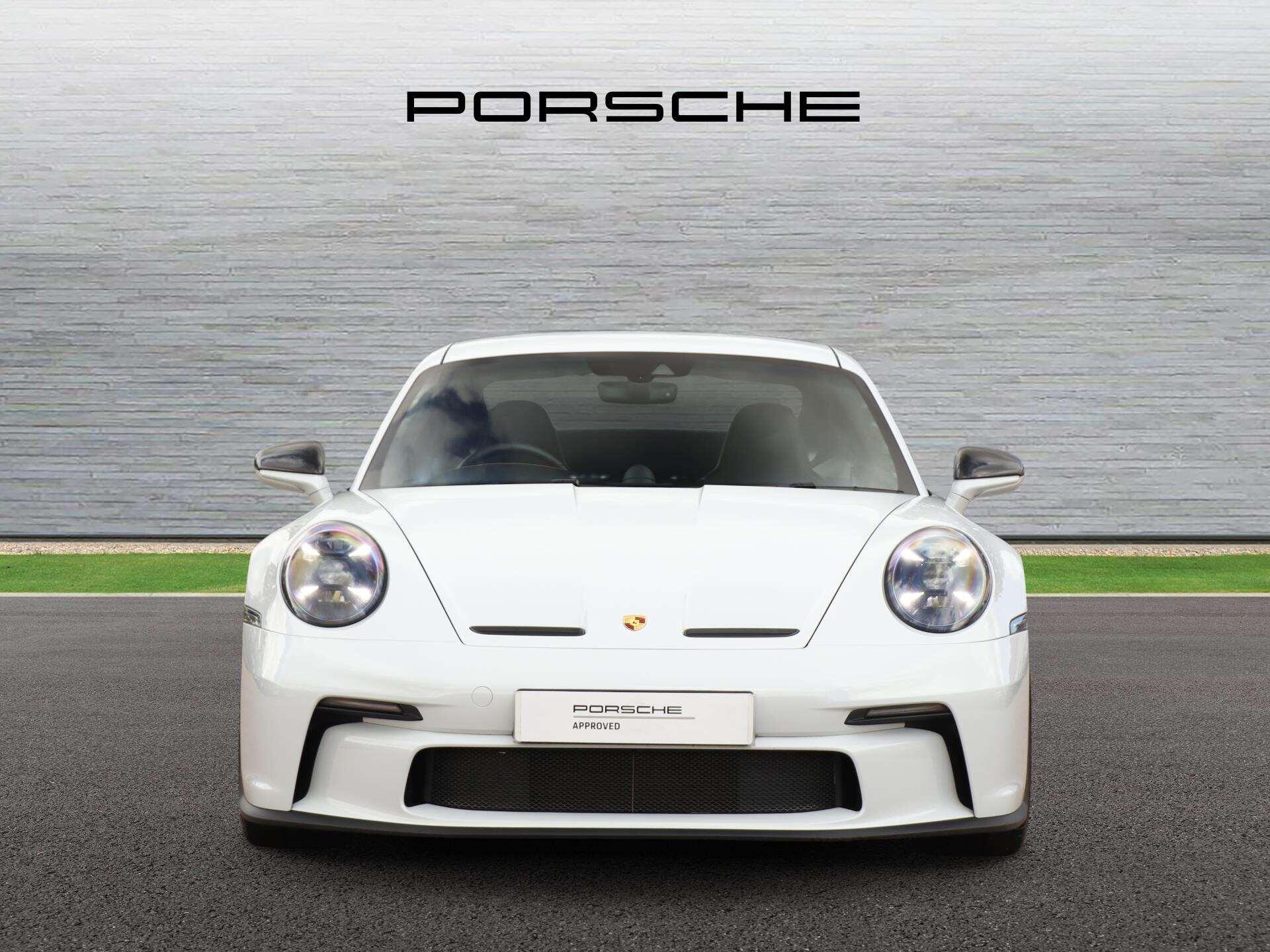 Porsche 911 view 8