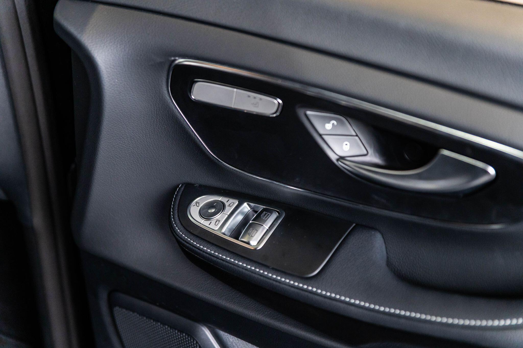 Mercedes-Benz V-Class view 19