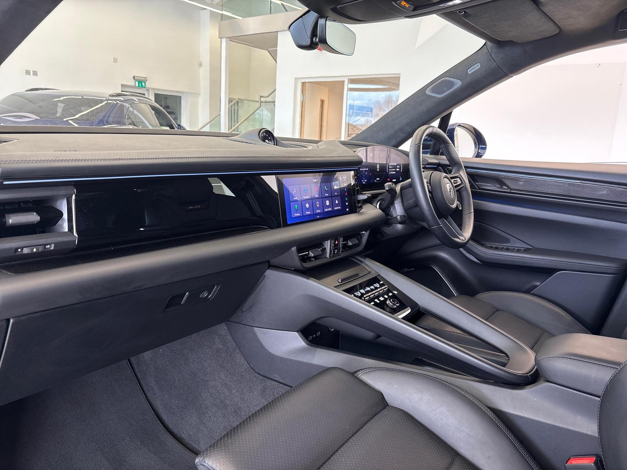 Porsche Macan view 13