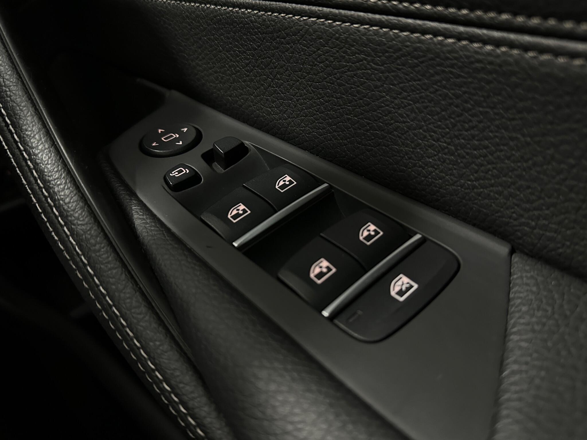 BMW 5 Series view 19
