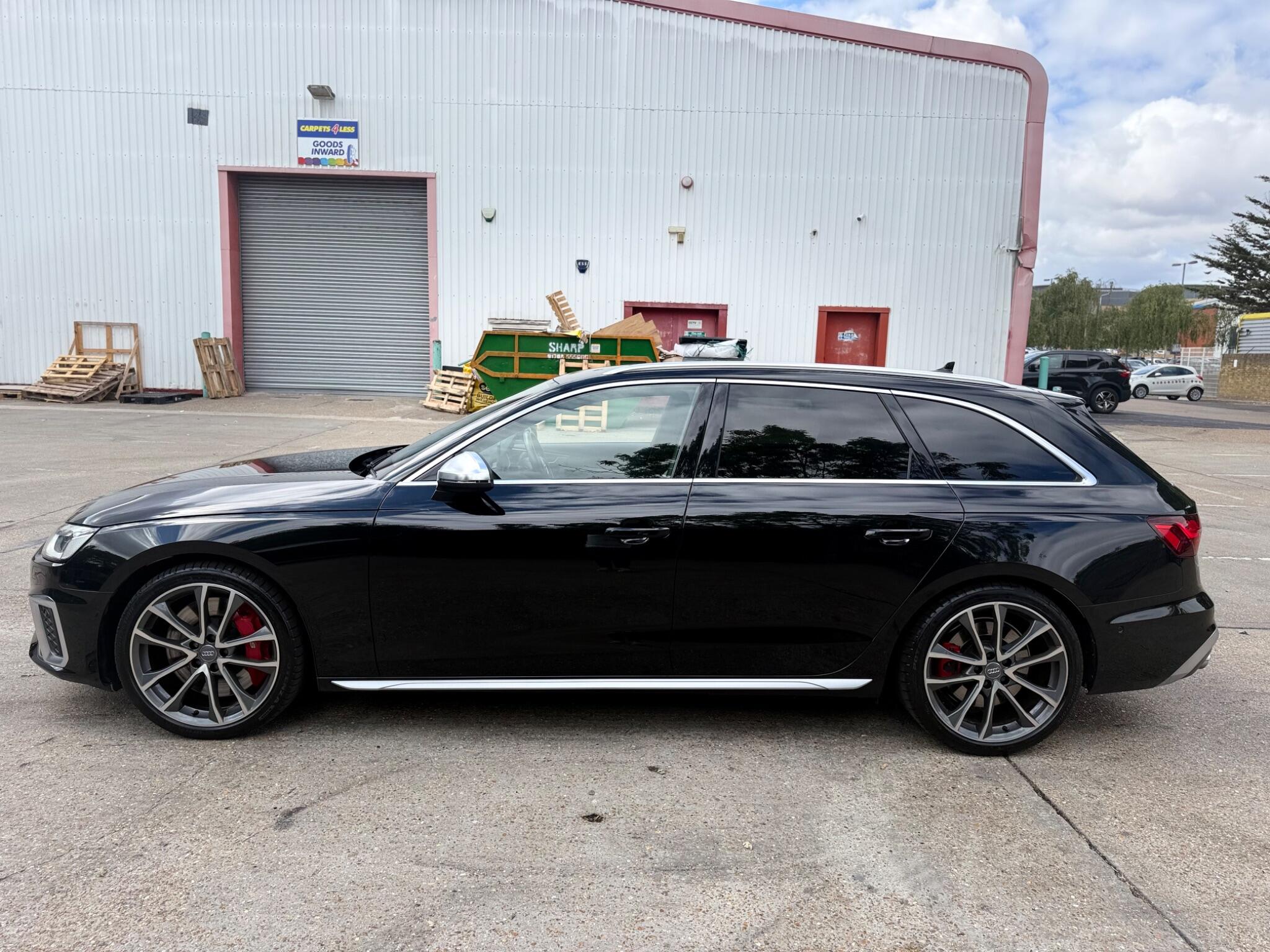 Audi S4 view 8