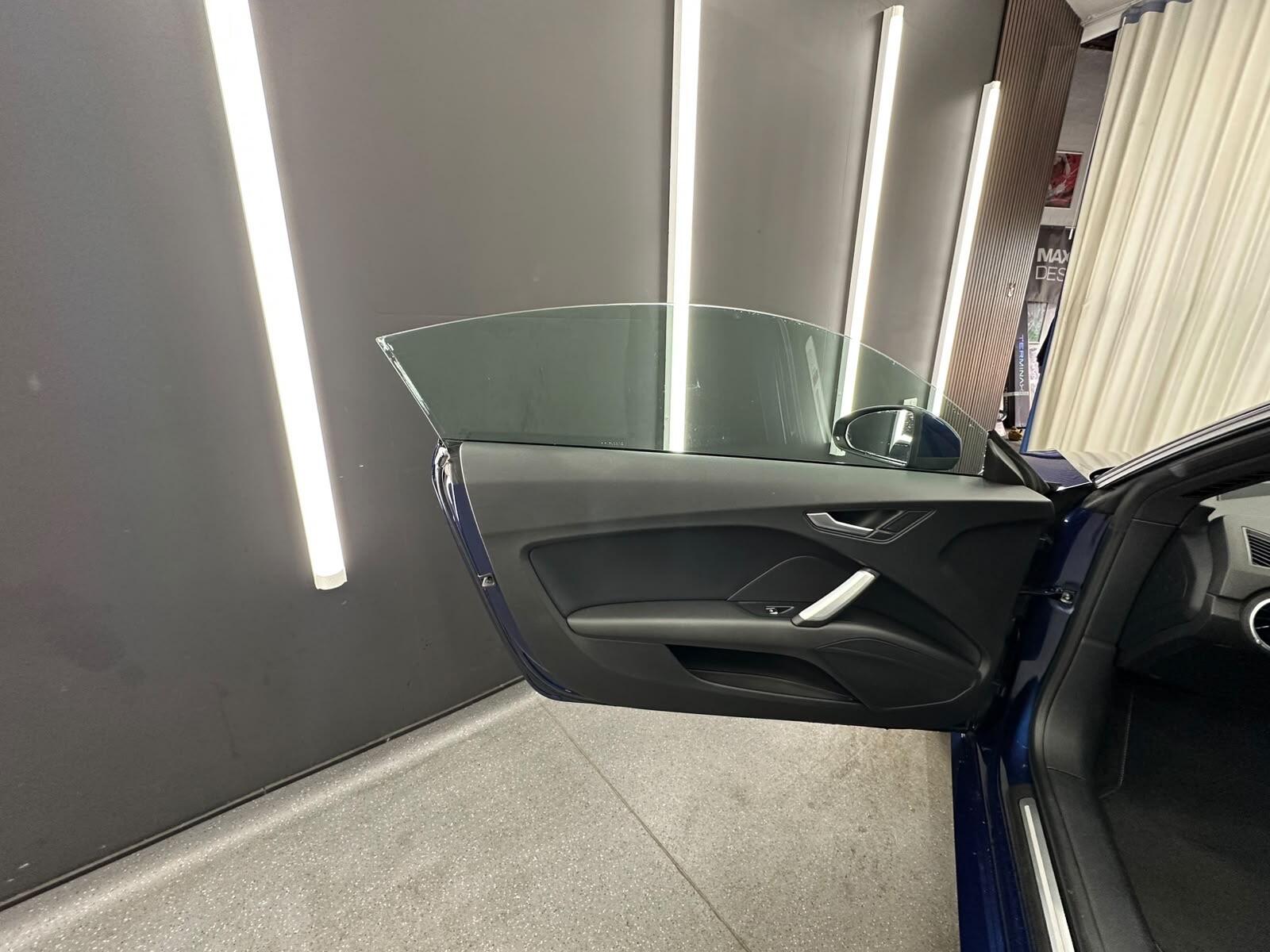 Audi TT view 18