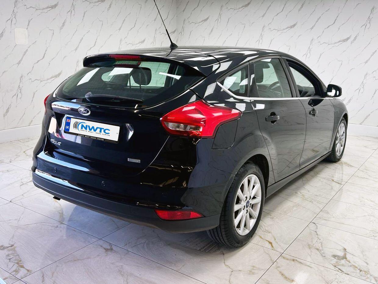 Ford Focus view 11