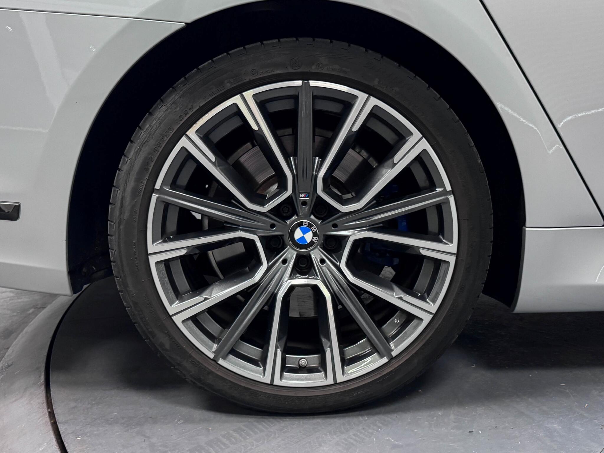 BMW 7 Series view 63