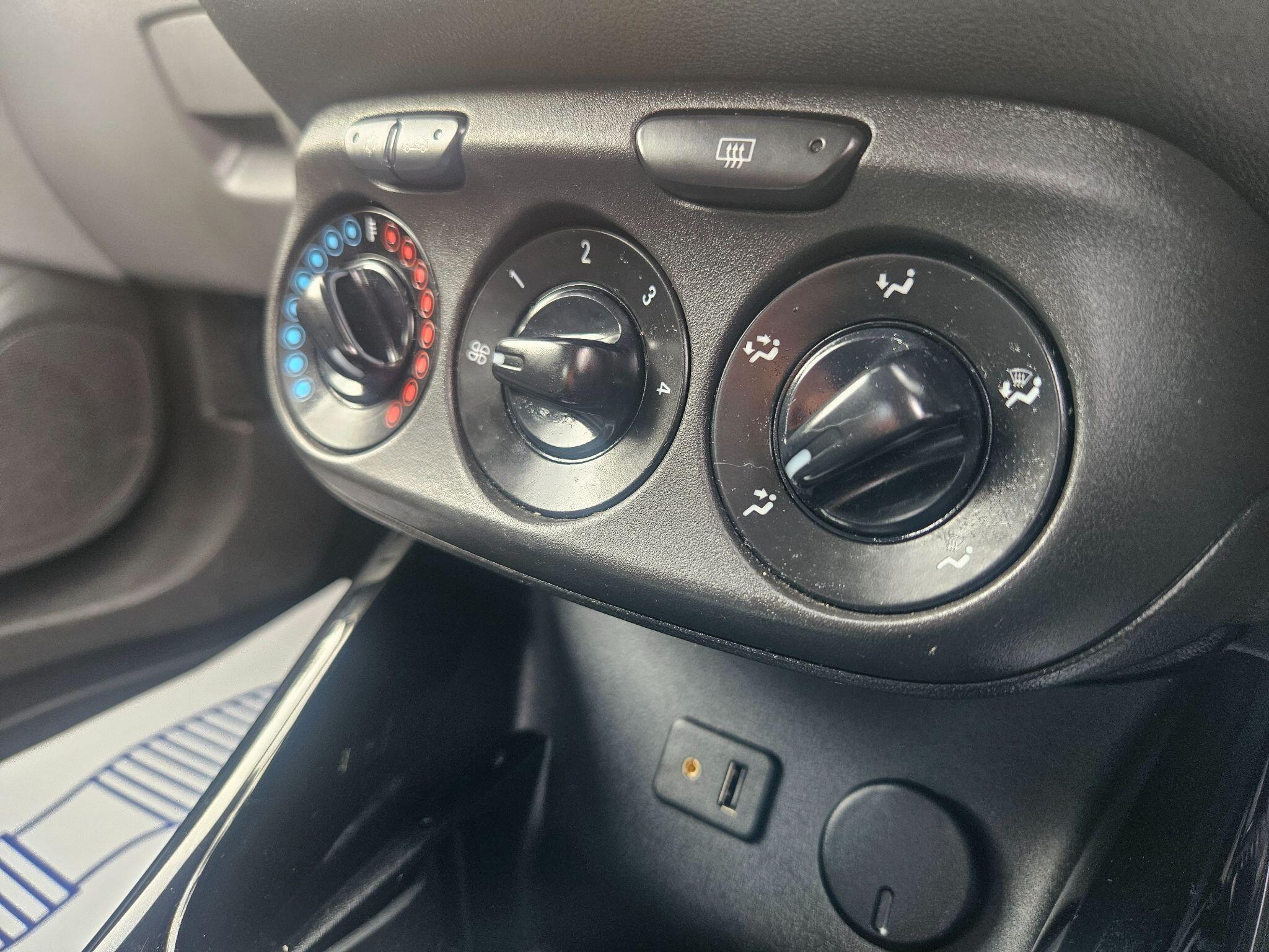 2015 Vauxhall Corsa image 33