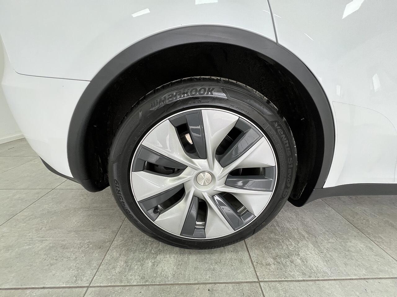 Tesla Model Y view 21