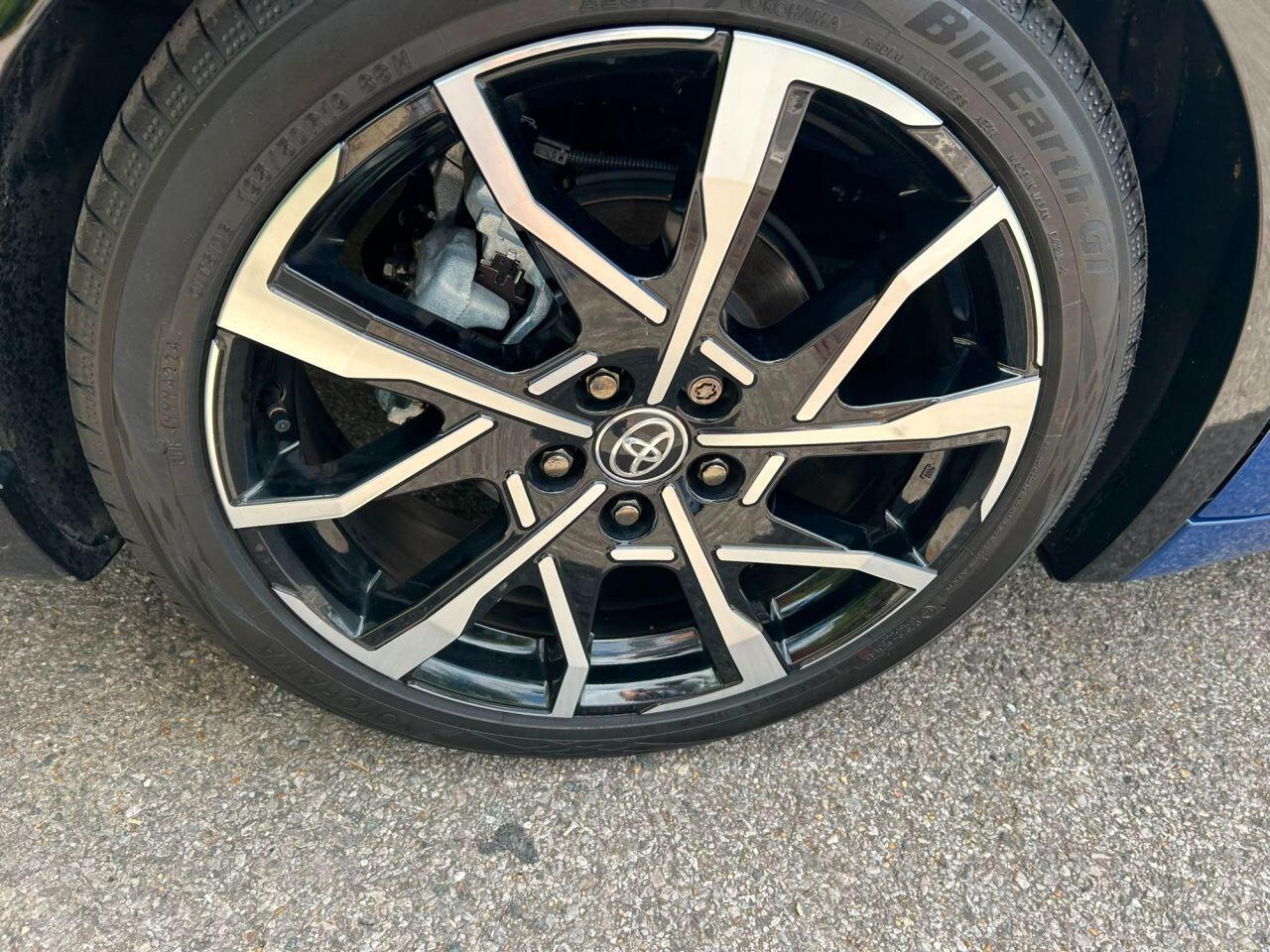 Toyota Prius view 8