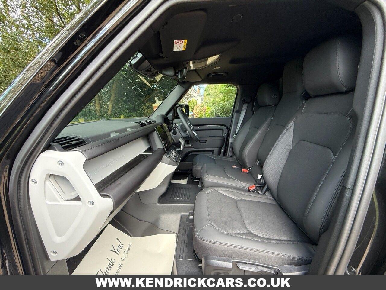 Land Rover Defender 110 view 5