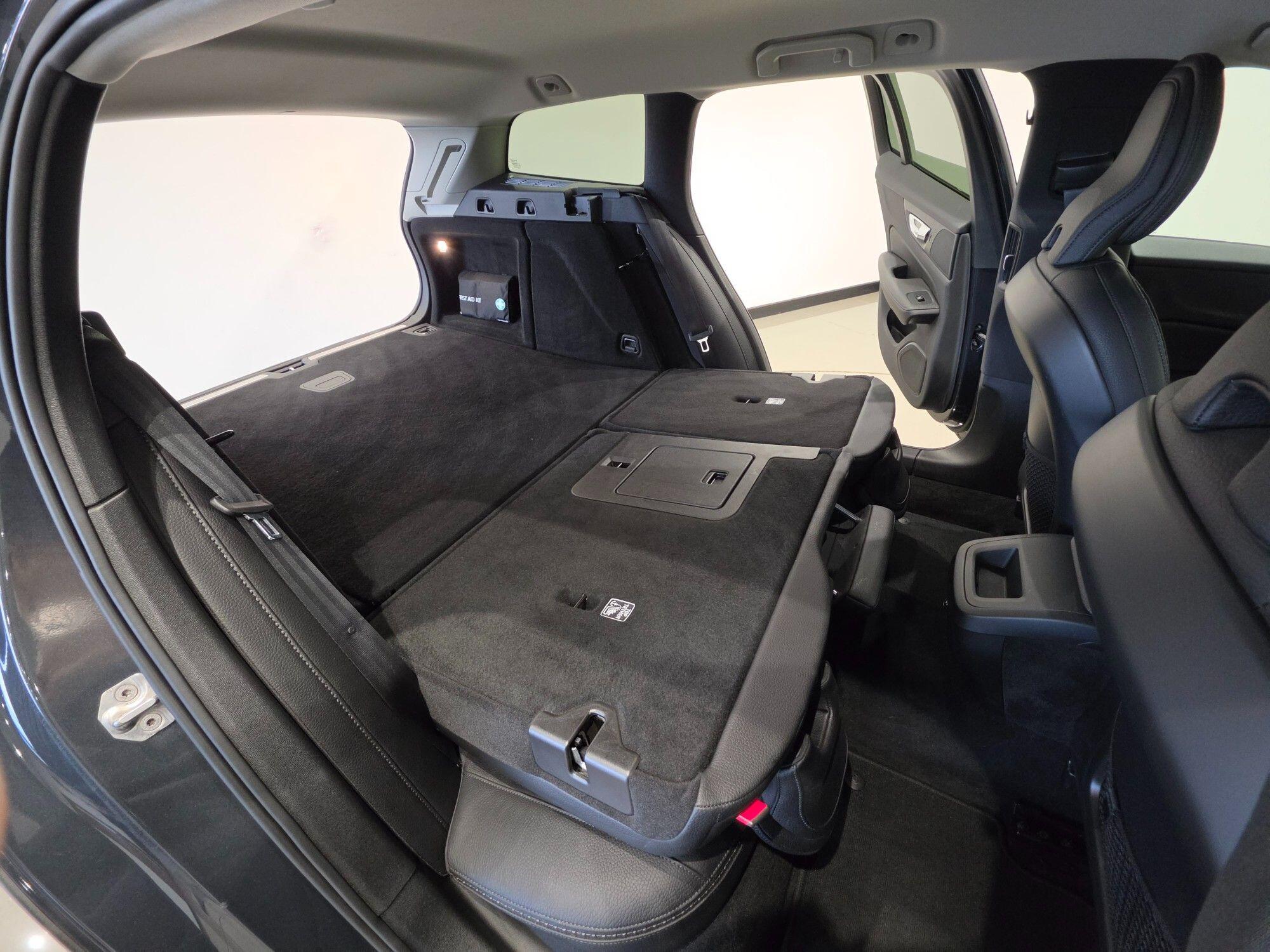 Volvo V60 Cross Country view 76