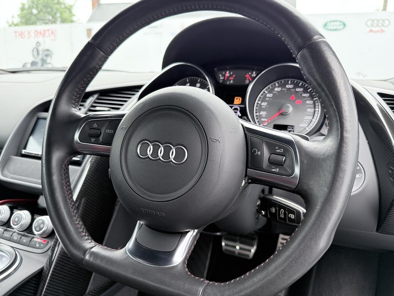 Audi R8 view 25