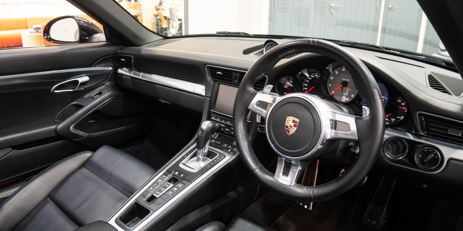 Porsche 911 view 13