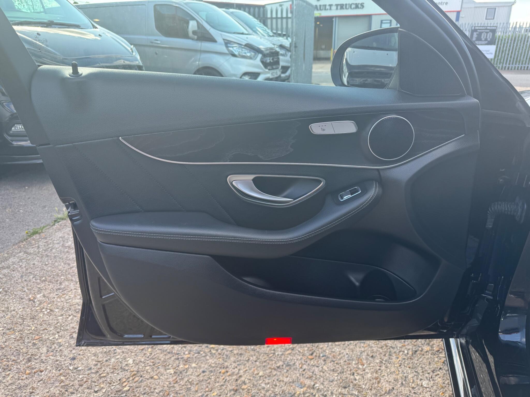 Mercedes-Benz C Class view 33