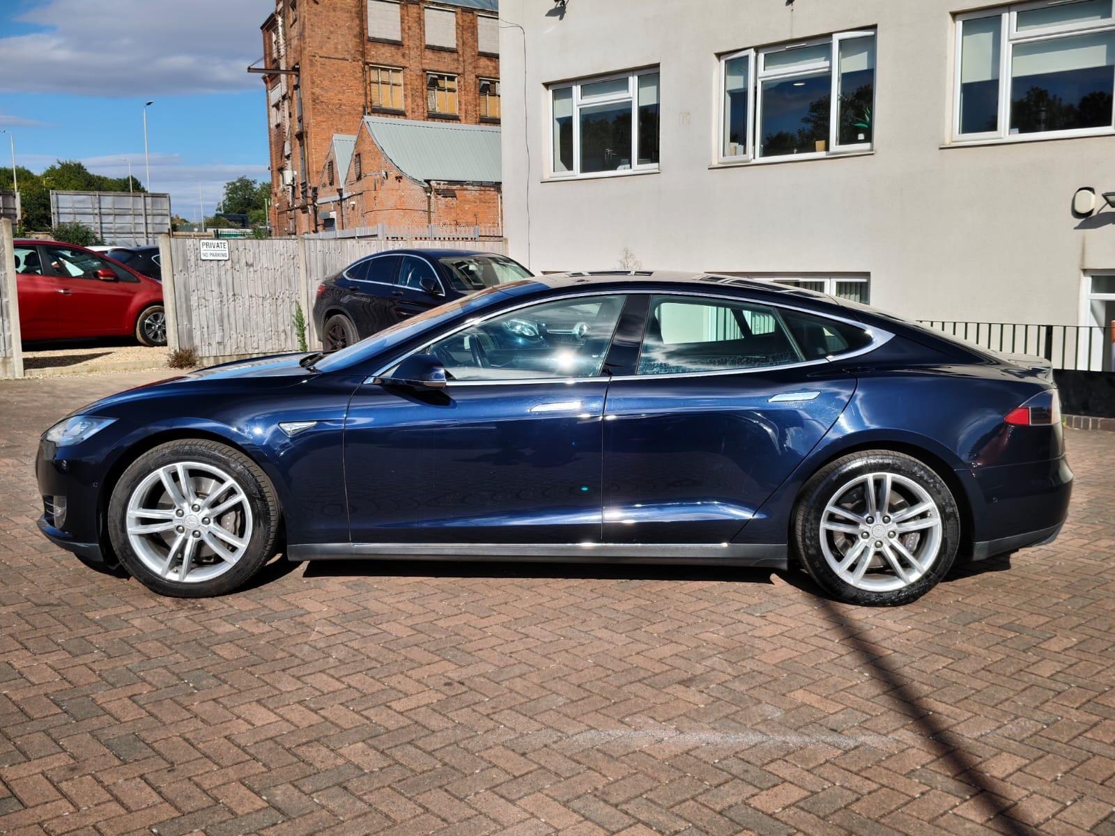 Tesla Model S view 10