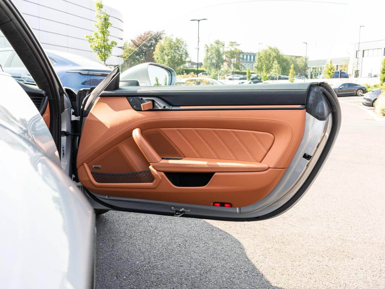 Porsche 911 view 46