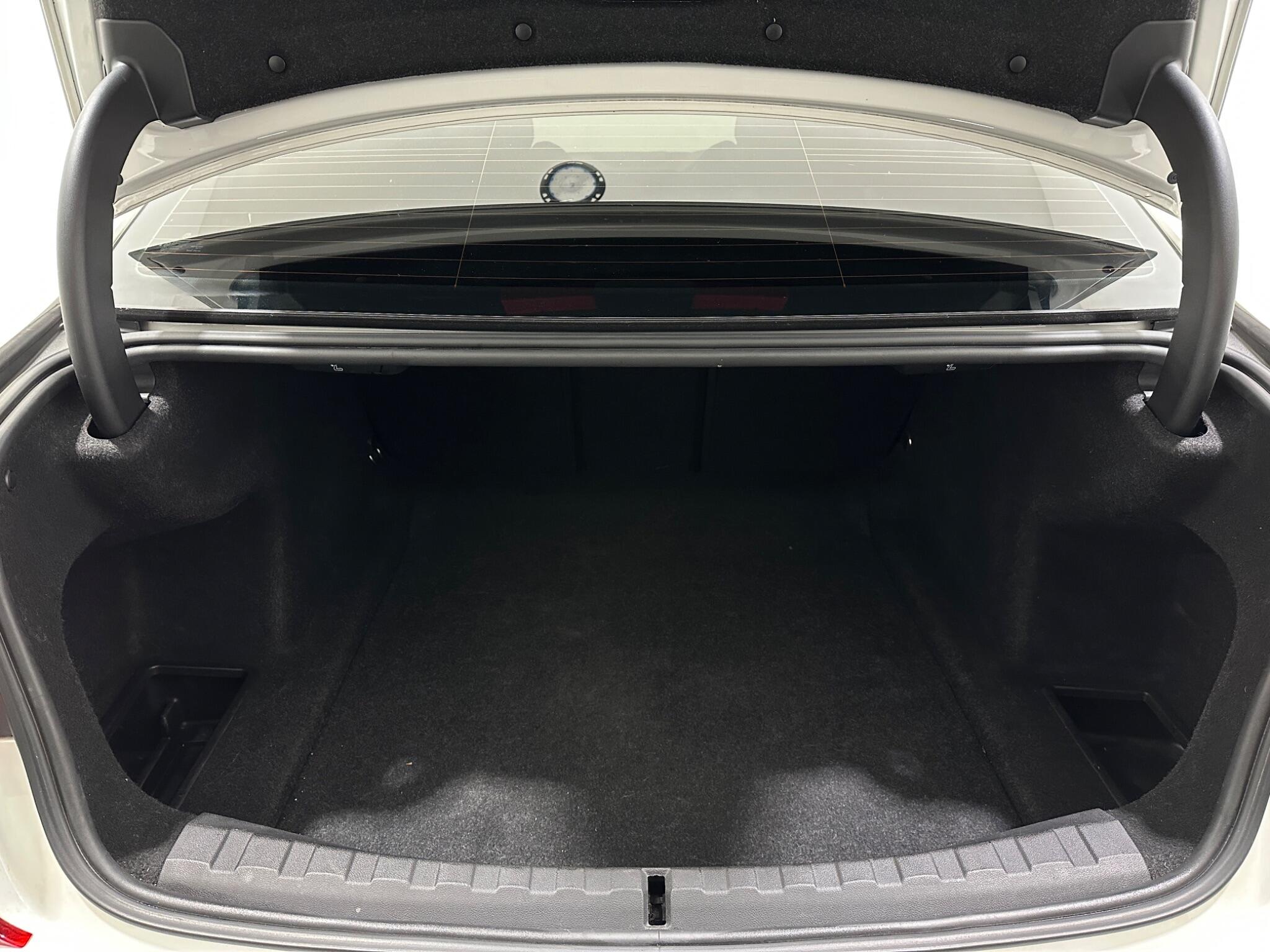 BMW 3 Series view 47