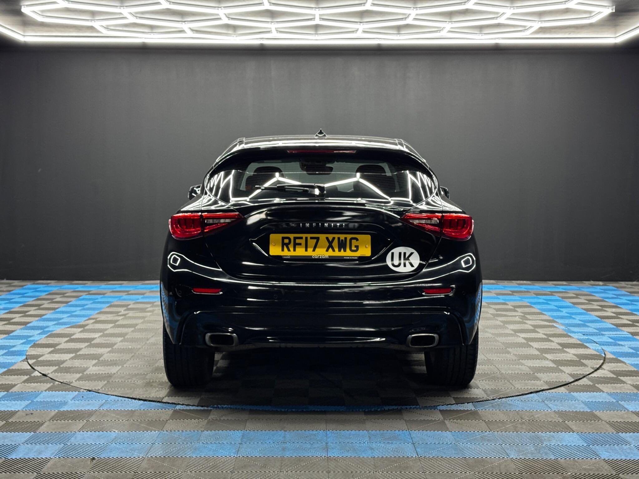 Infiniti Q30 view 6