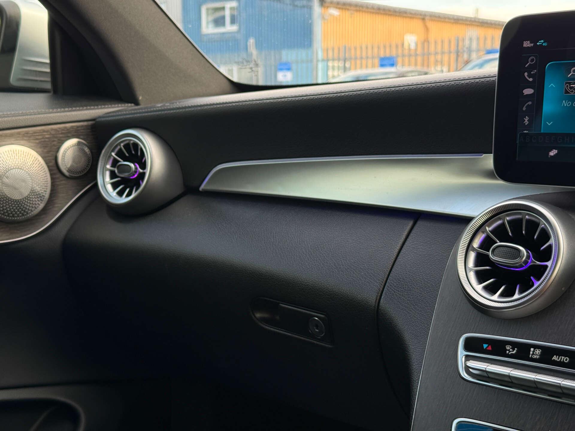 Mercedes-Benz C Class view 51