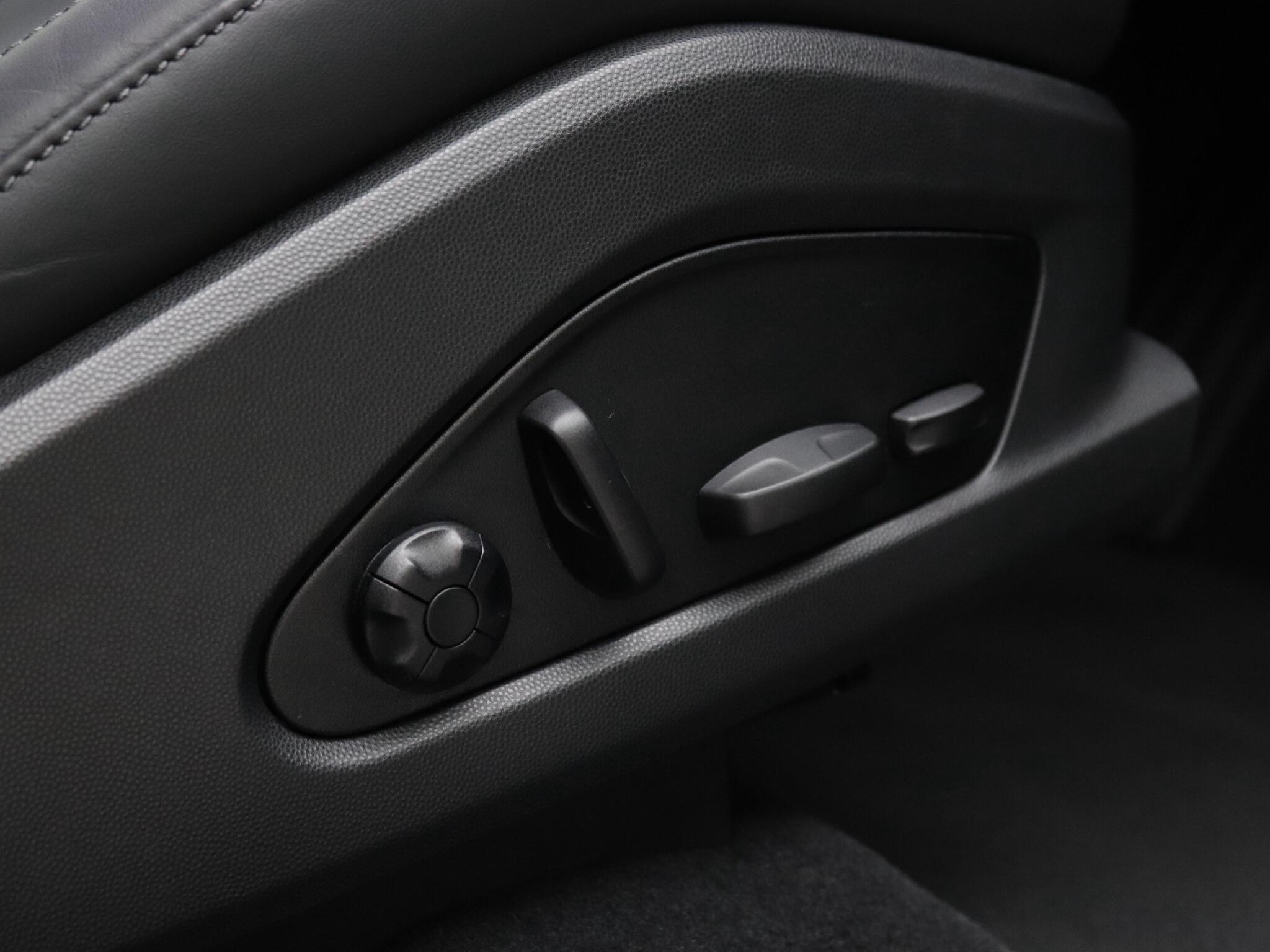 Porsche Macan view 28