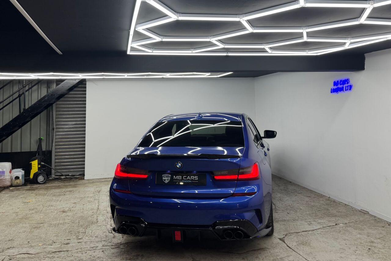 BMW 3 Series view 32