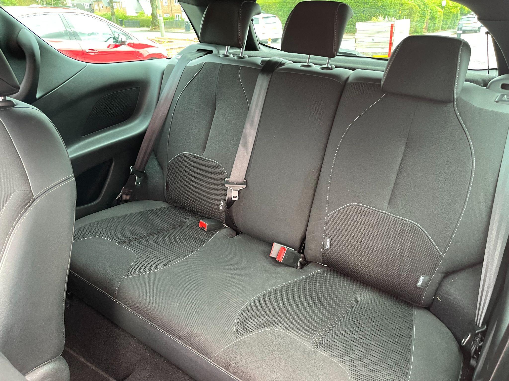 DS Automobiles DS 3 view 30