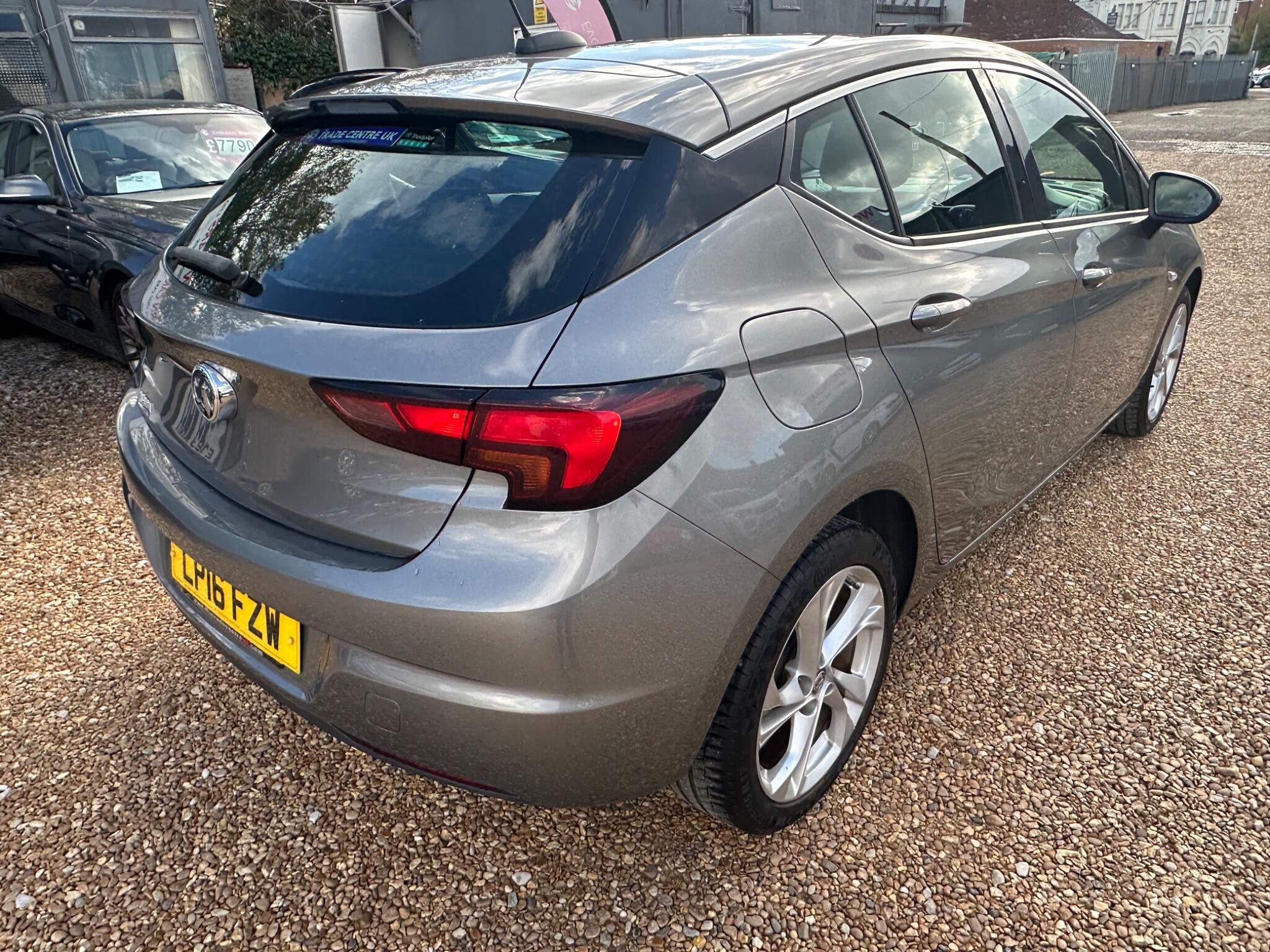 Vauxhall Astra view 8