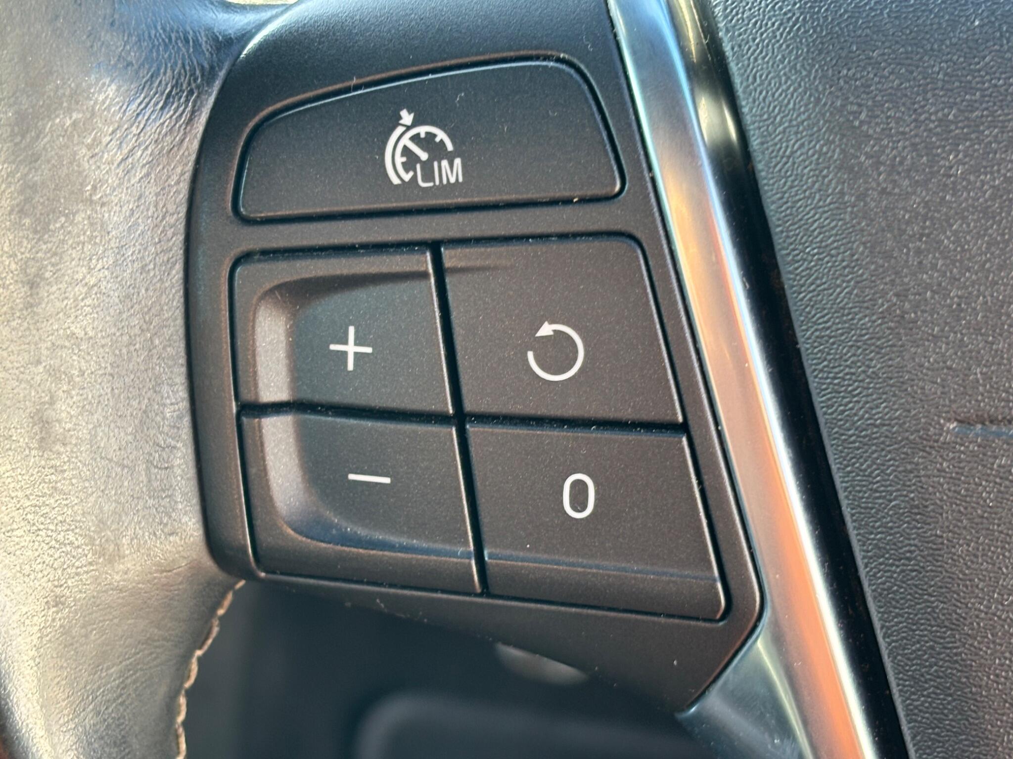 Volvo V40 view 29