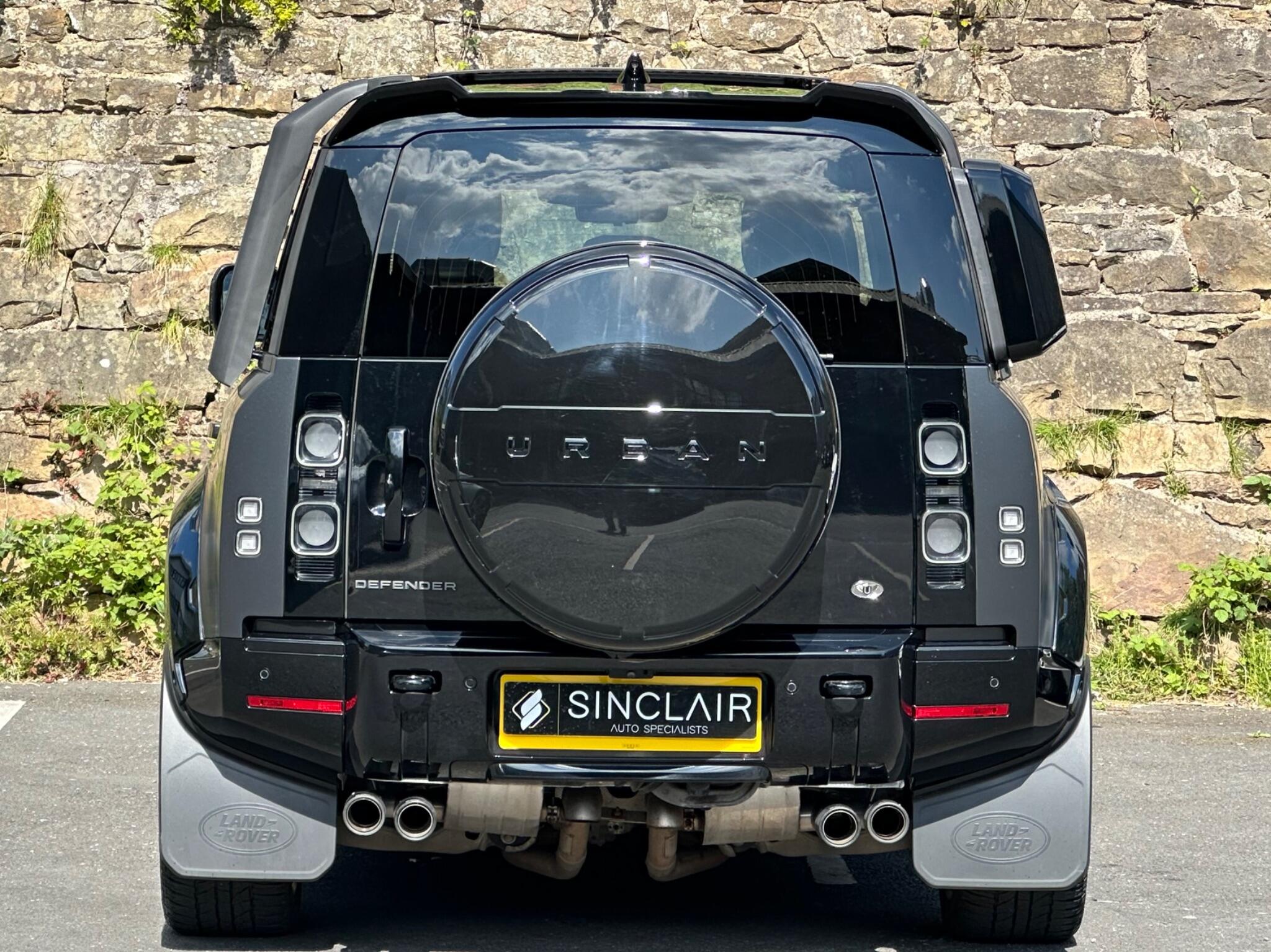 Land Rover Defender 110 view 6