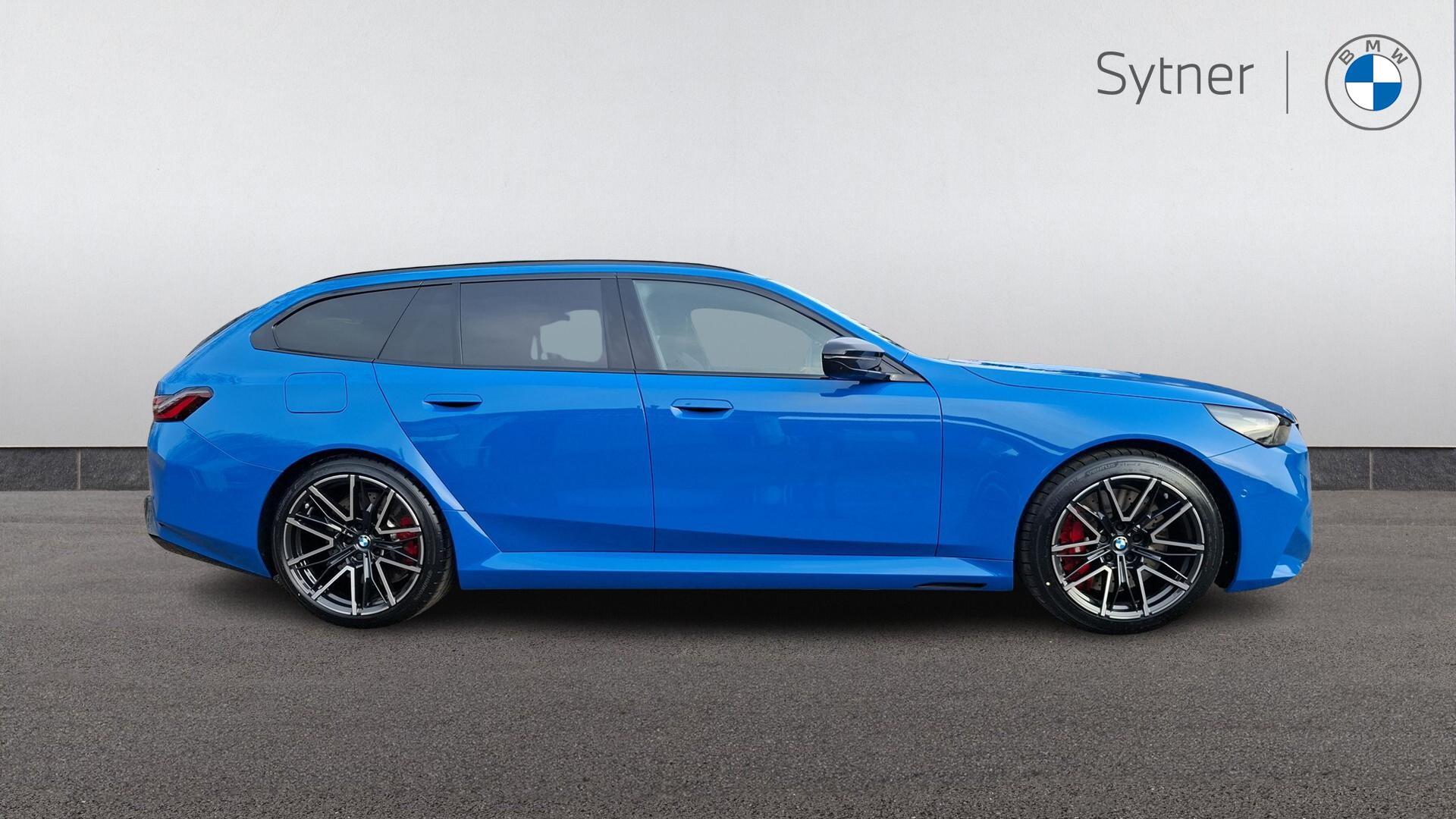 BMW M5 view 3