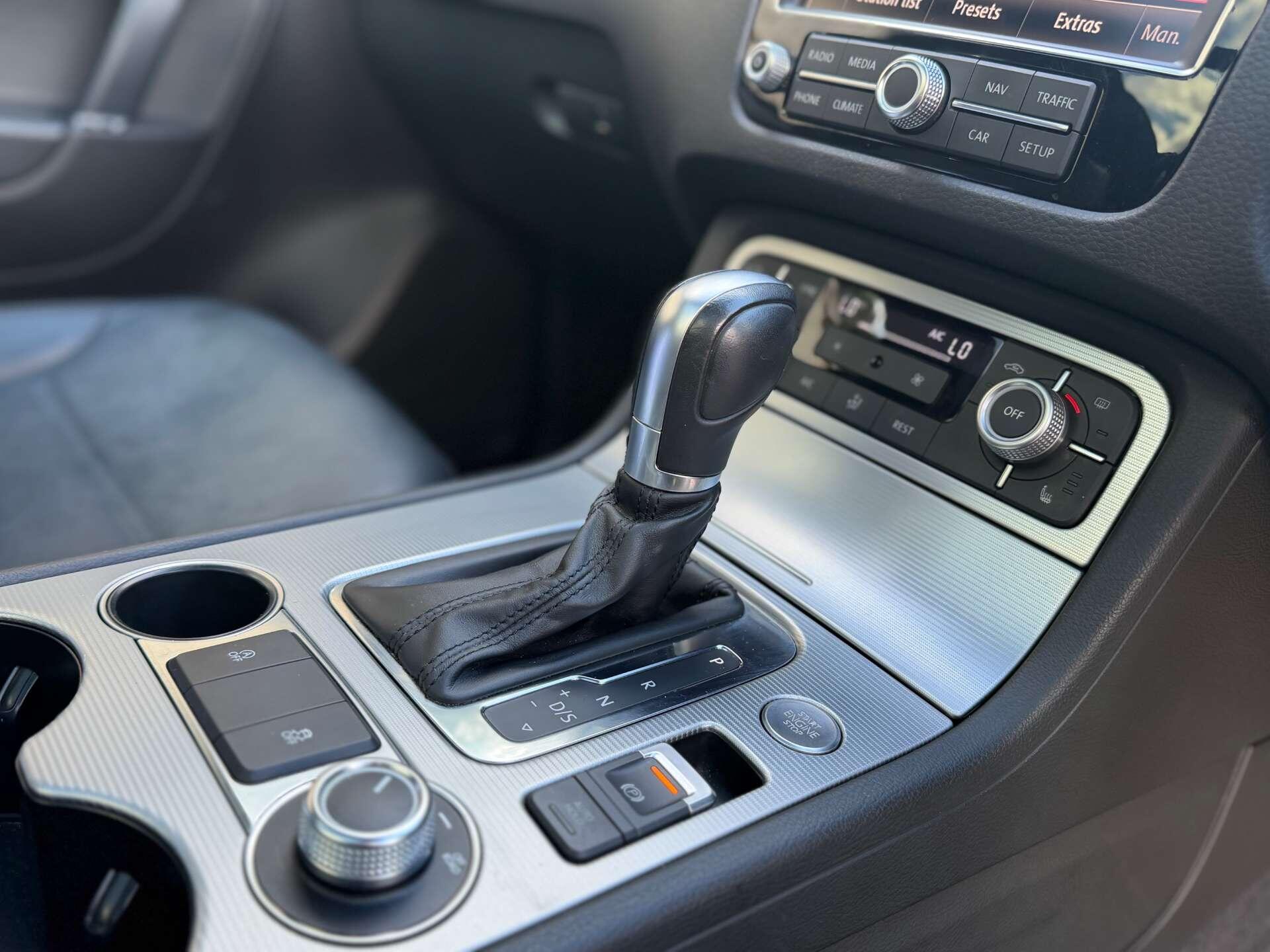 Volkswagen Touareg view 20