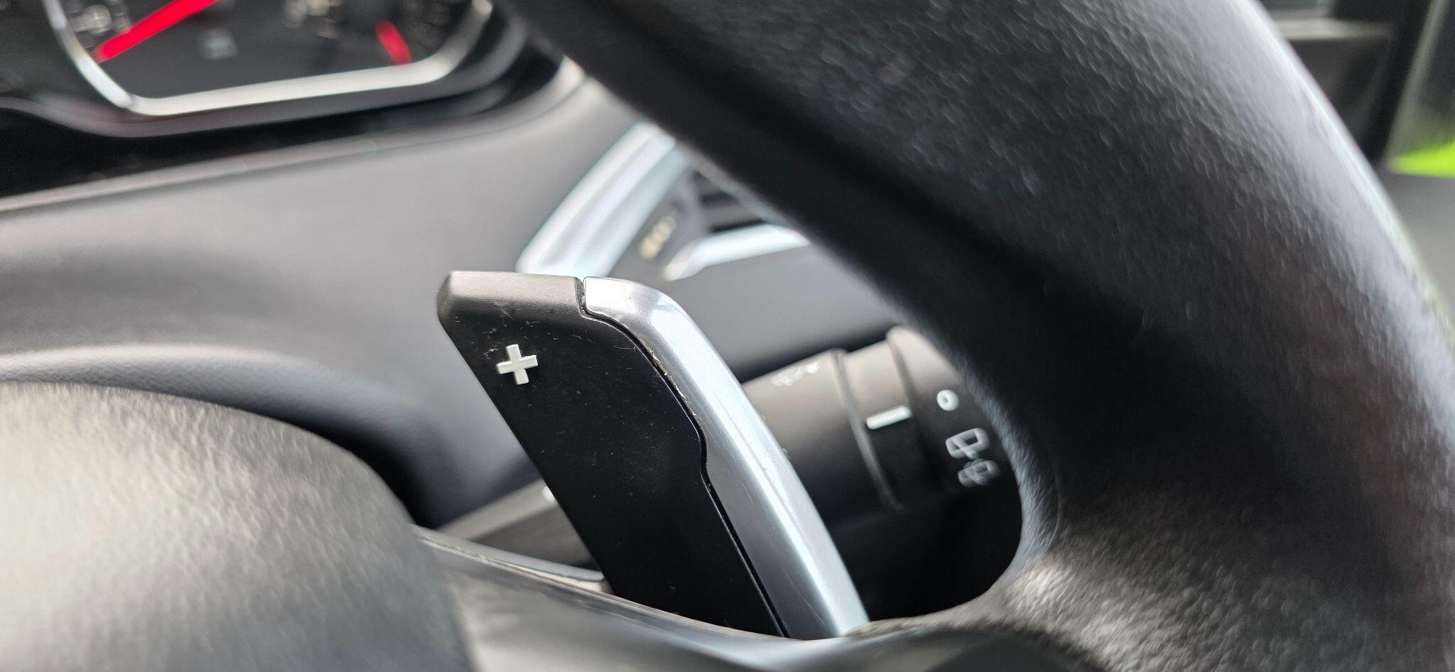 Peugeot 208 view 38