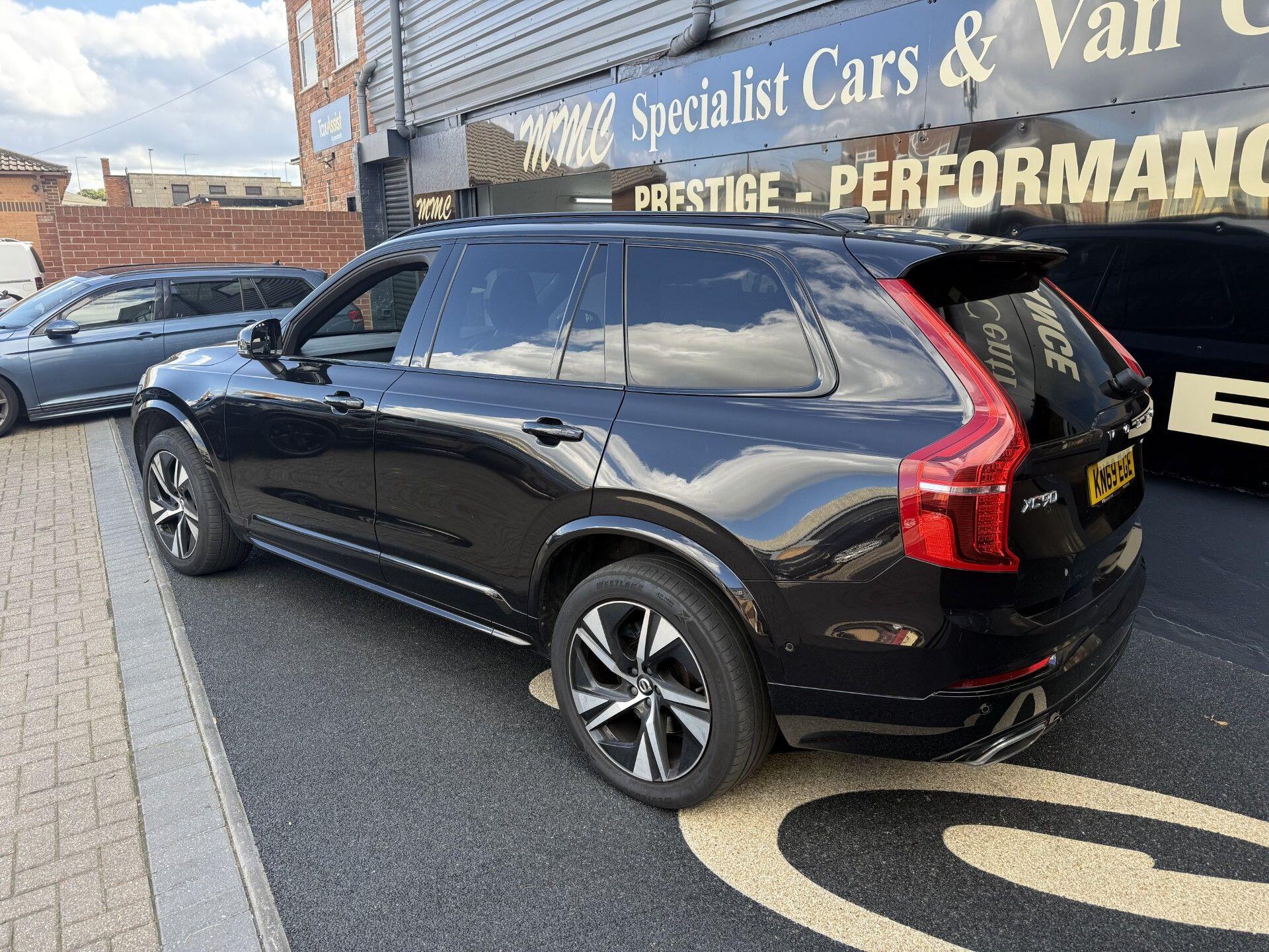 Volvo XC90 view 9