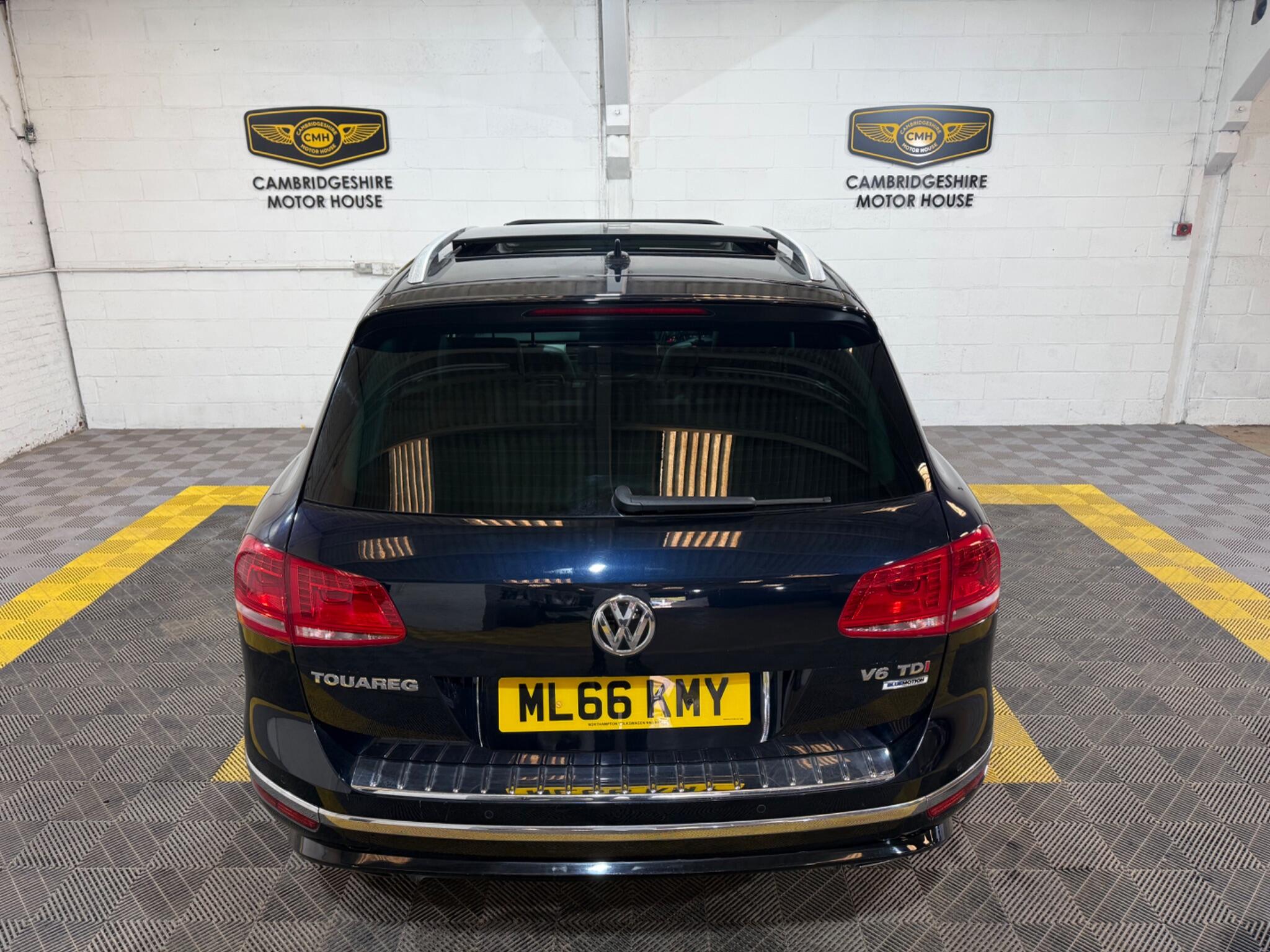 Volkswagen Touareg view 68