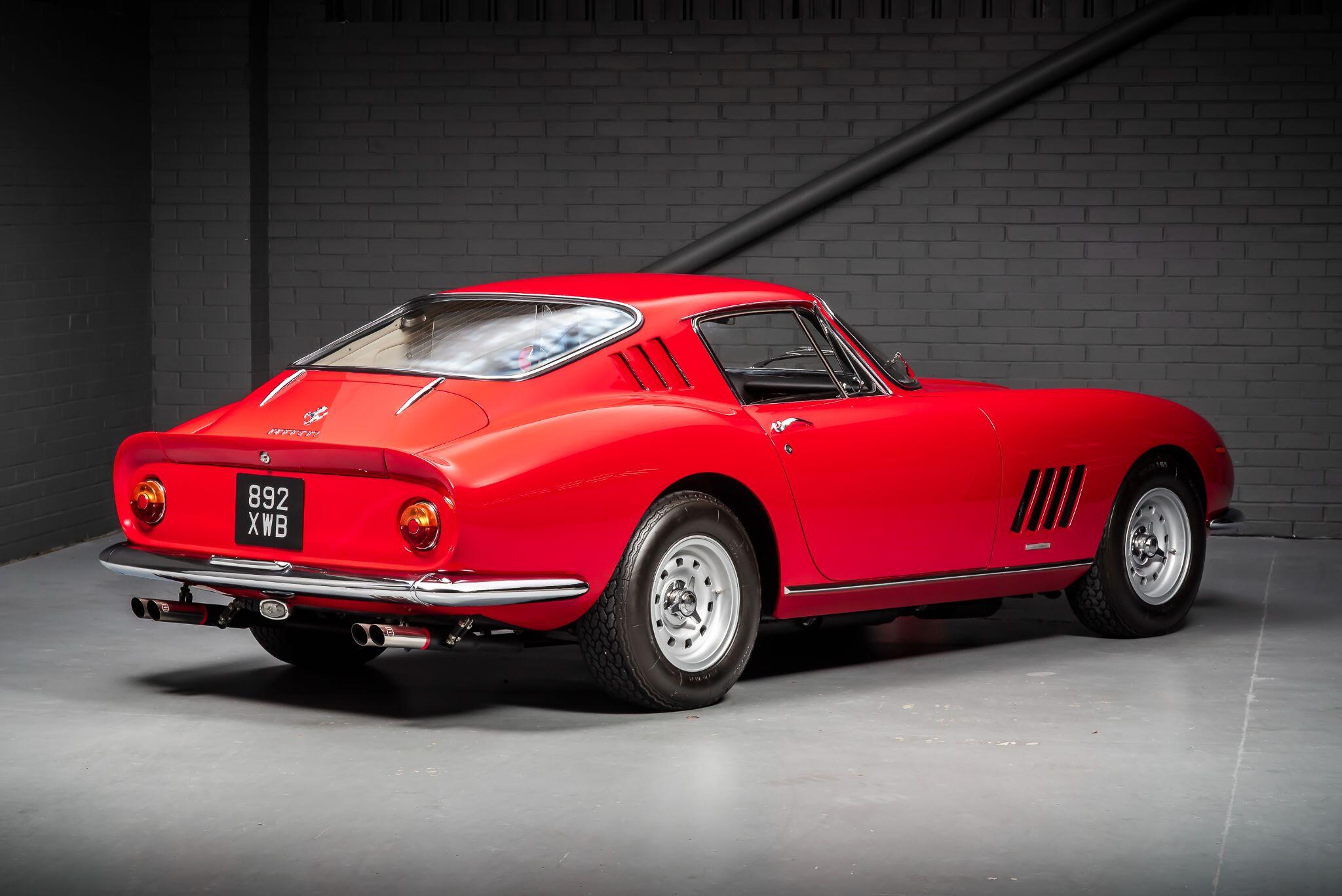 Ferrari 275 view 5