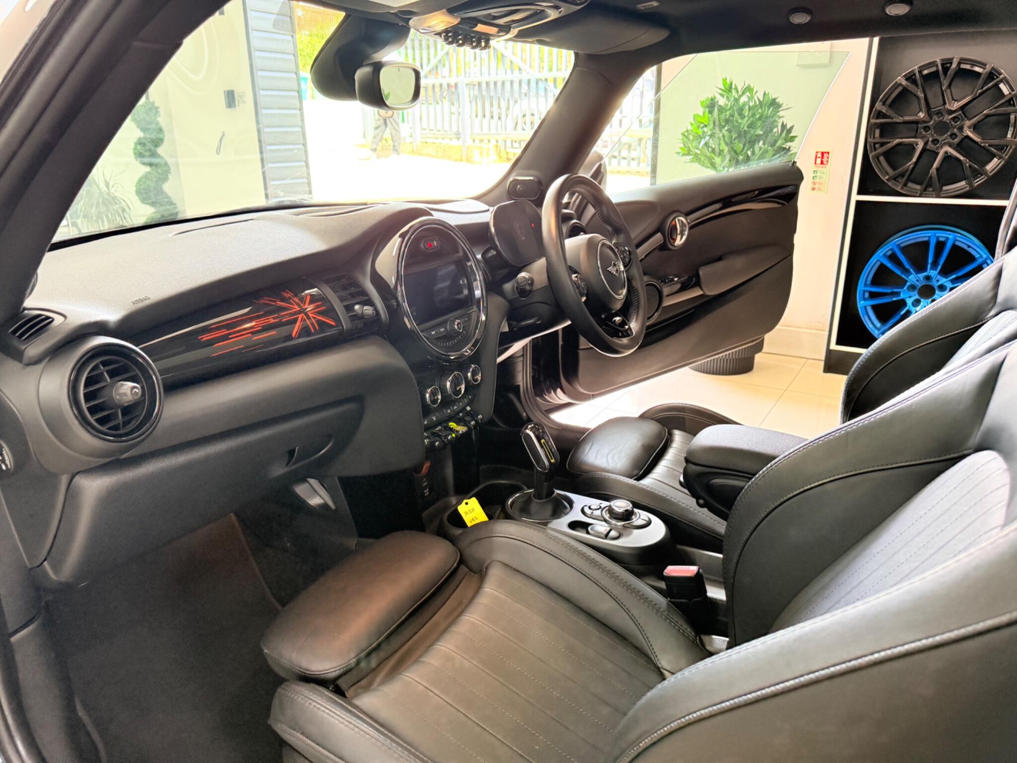 MINI Hatch view 47
