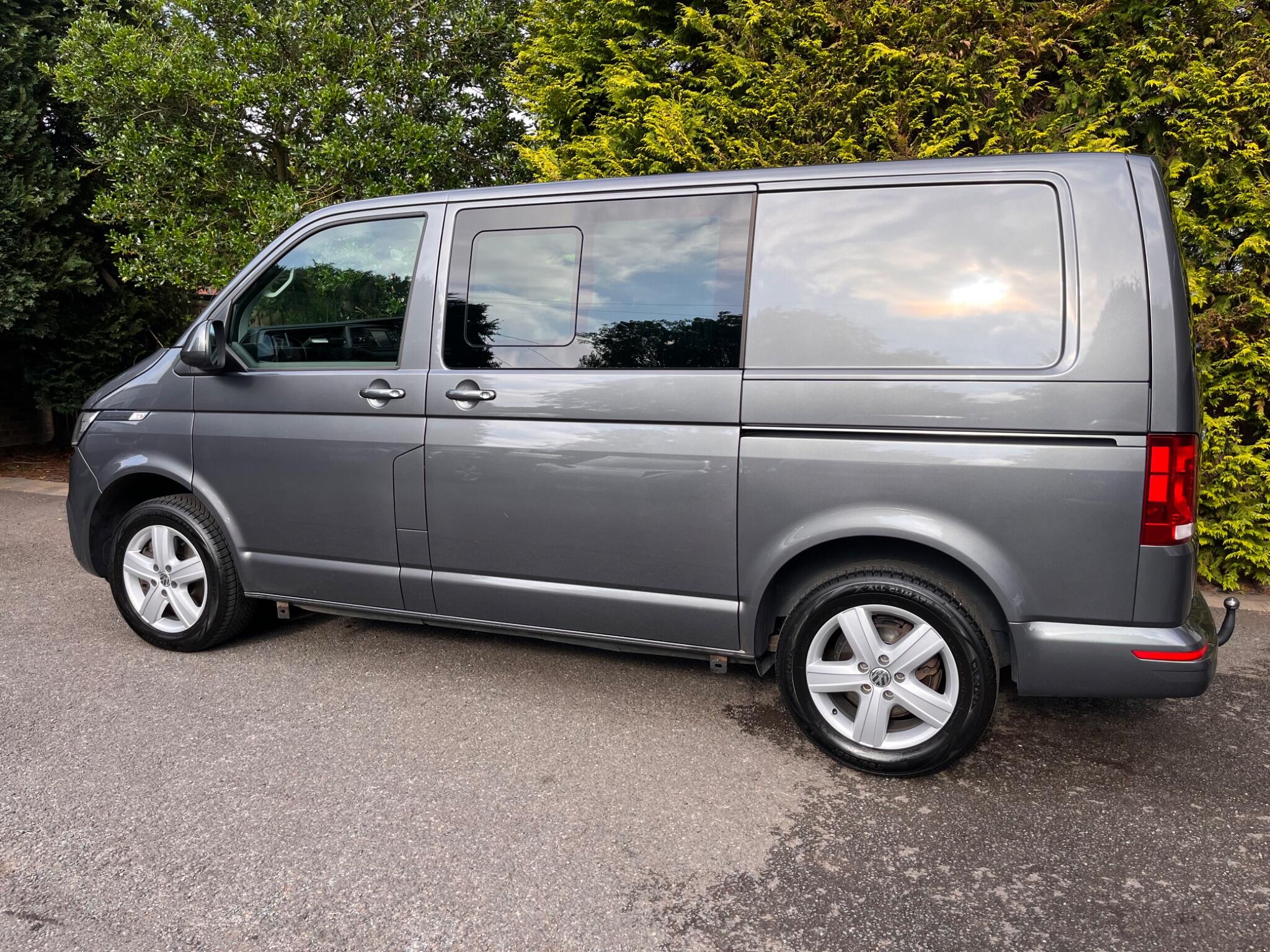 Volkswagen Transporter view 9