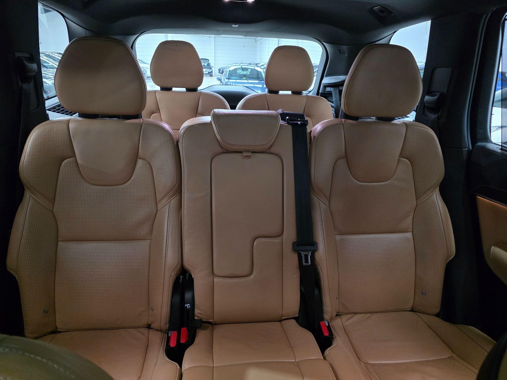 Volvo XC90 view 29