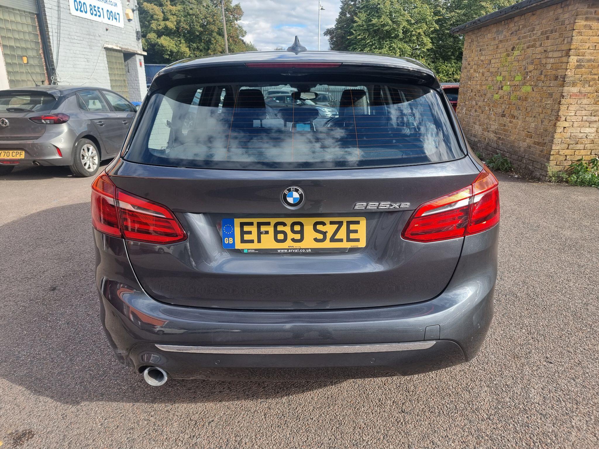BMW 2 Series view 4