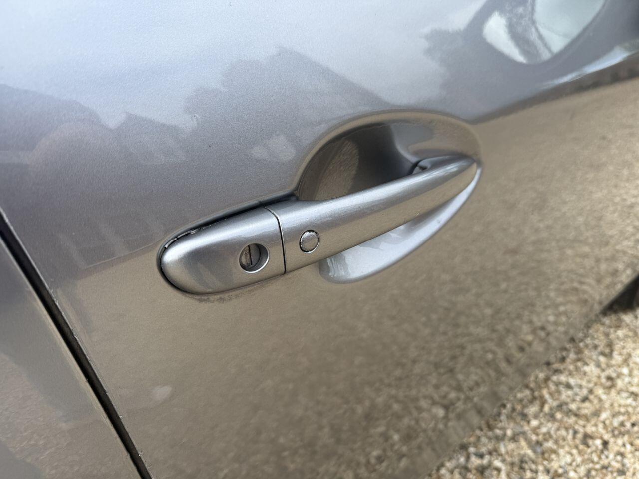 Mazda Mazda2 view 26