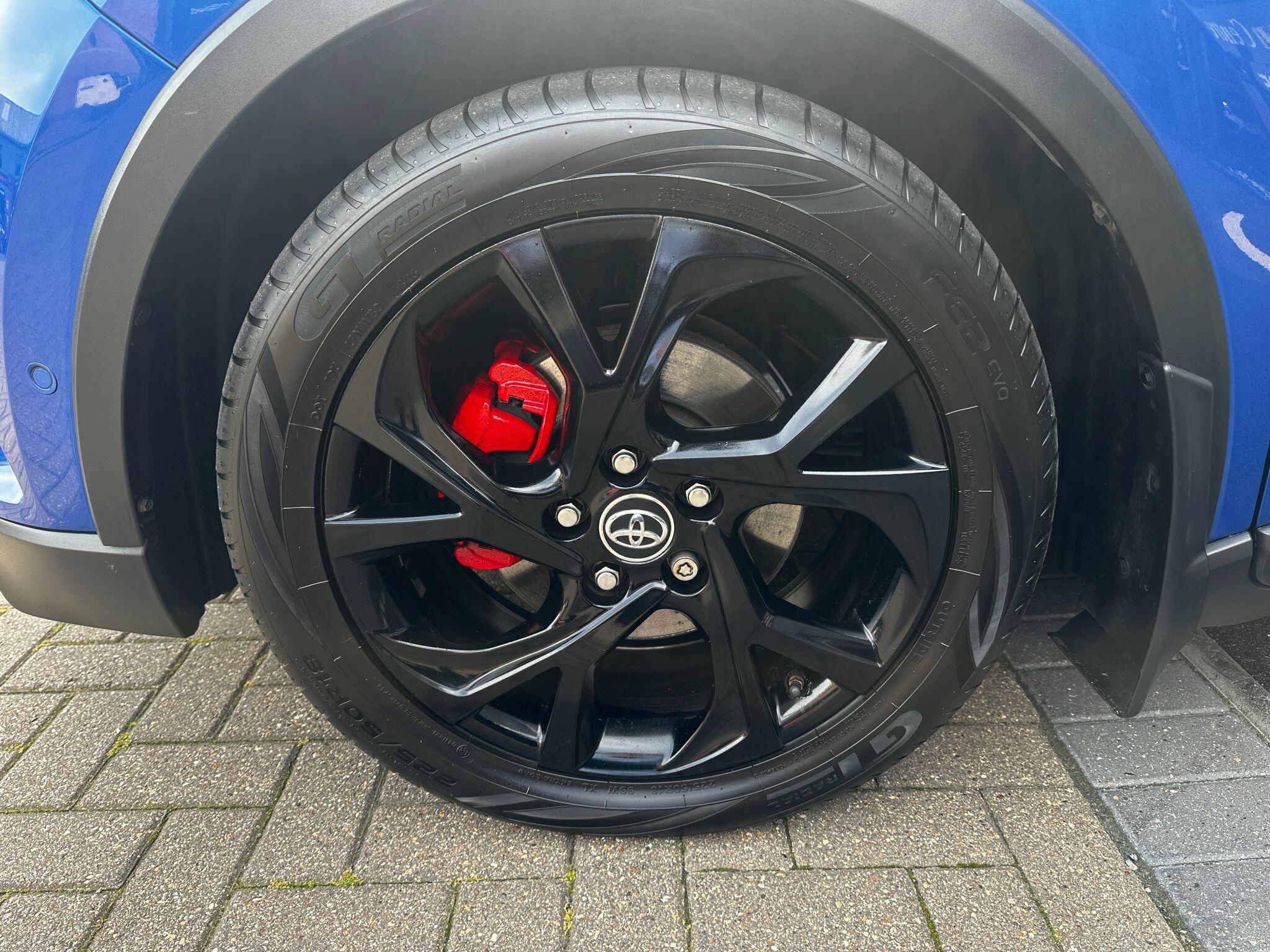 Toyota C-HR view 9