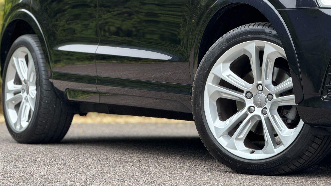 Audi Audi Q3 view 7