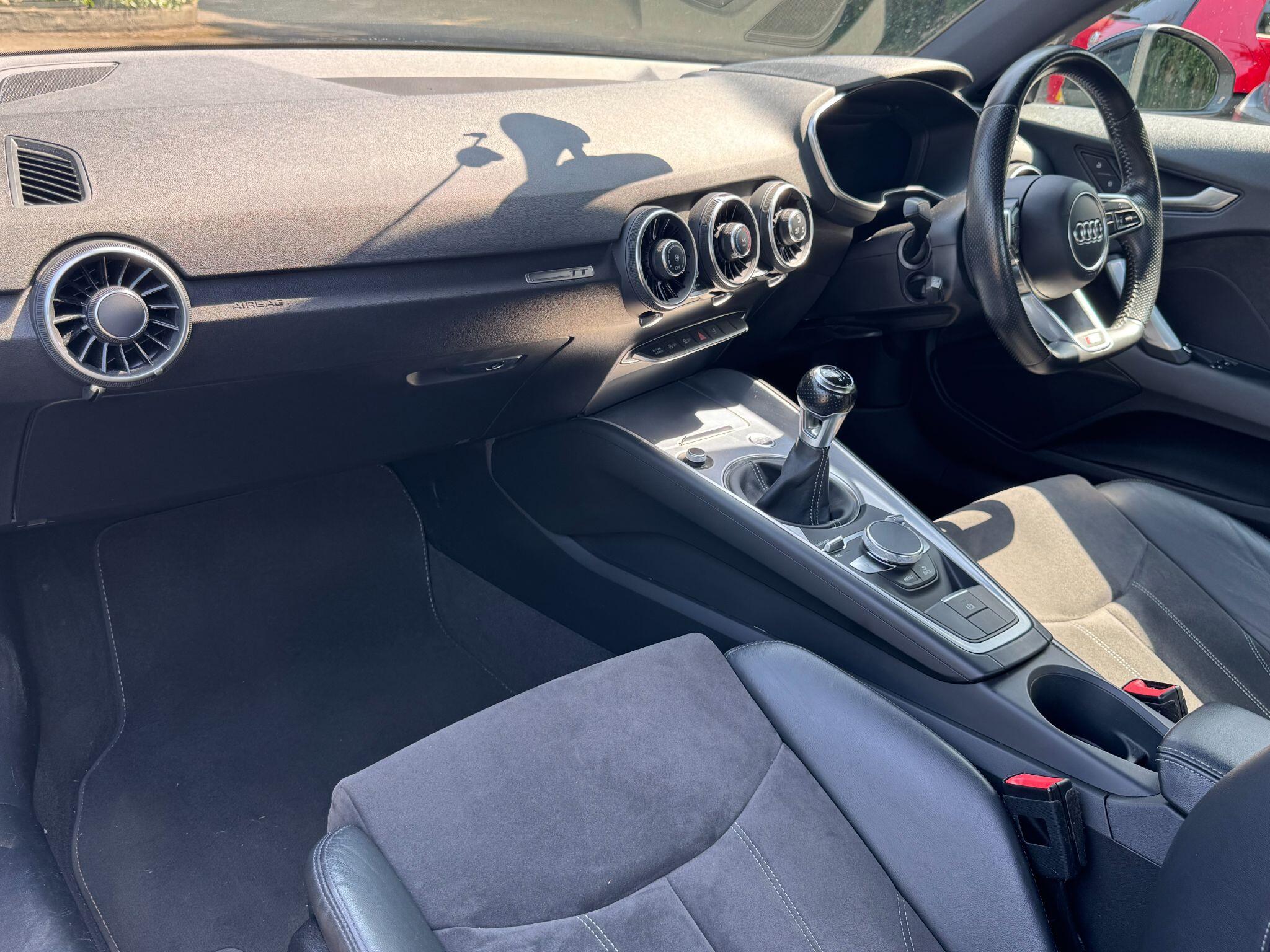 Audi TT view 21