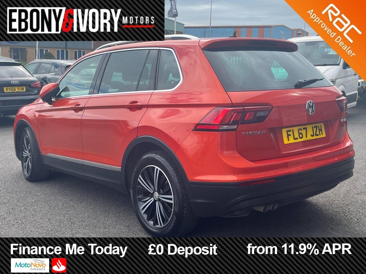 Volkswagen Tiguan view 3
