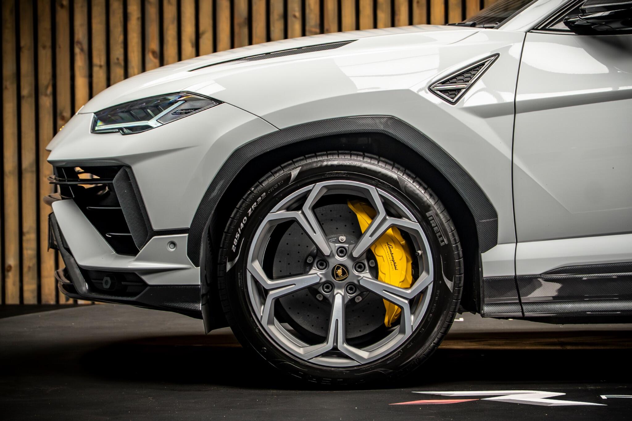 Lamborghini Urus view 9