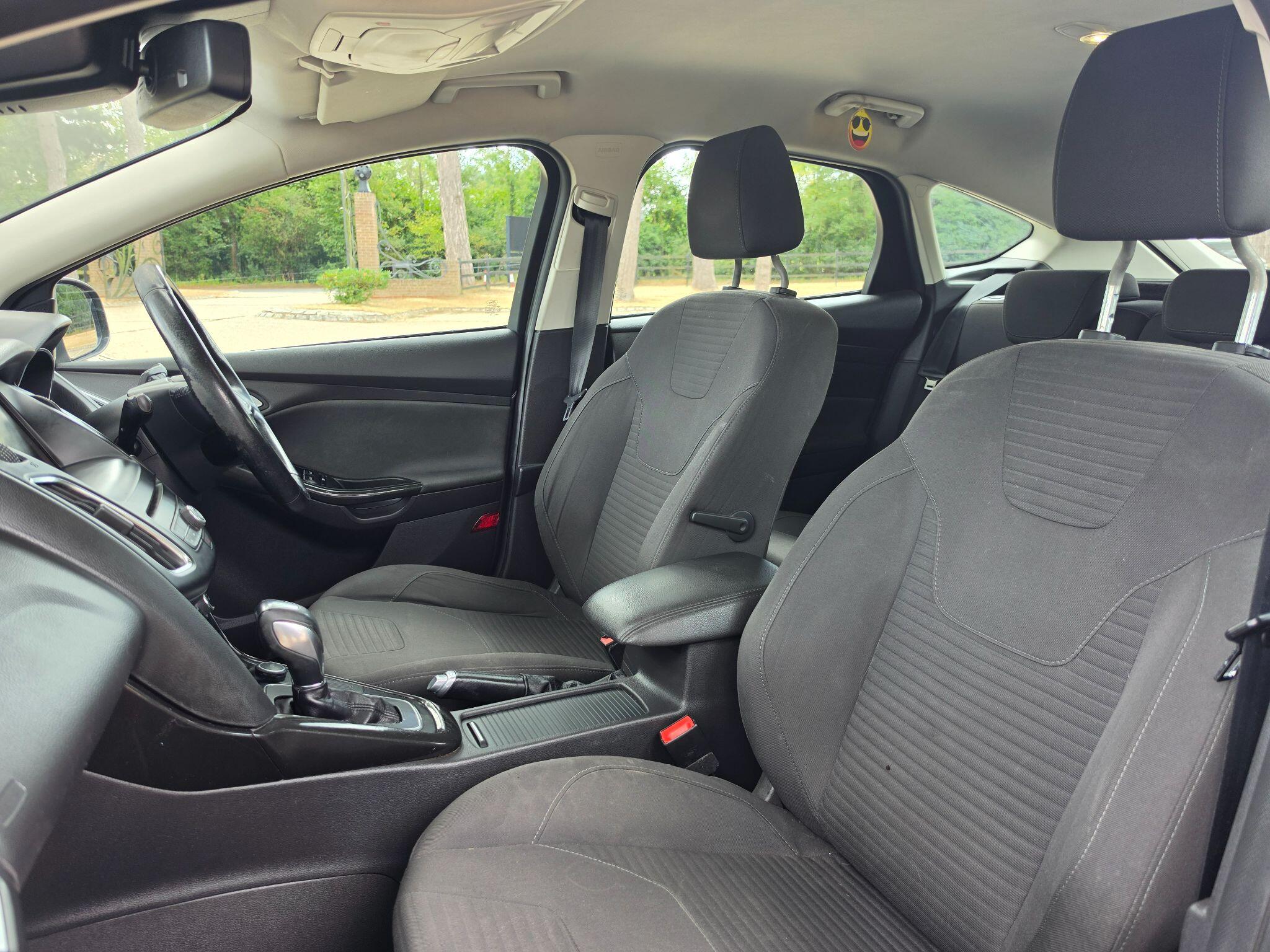 Ford Focus view 42