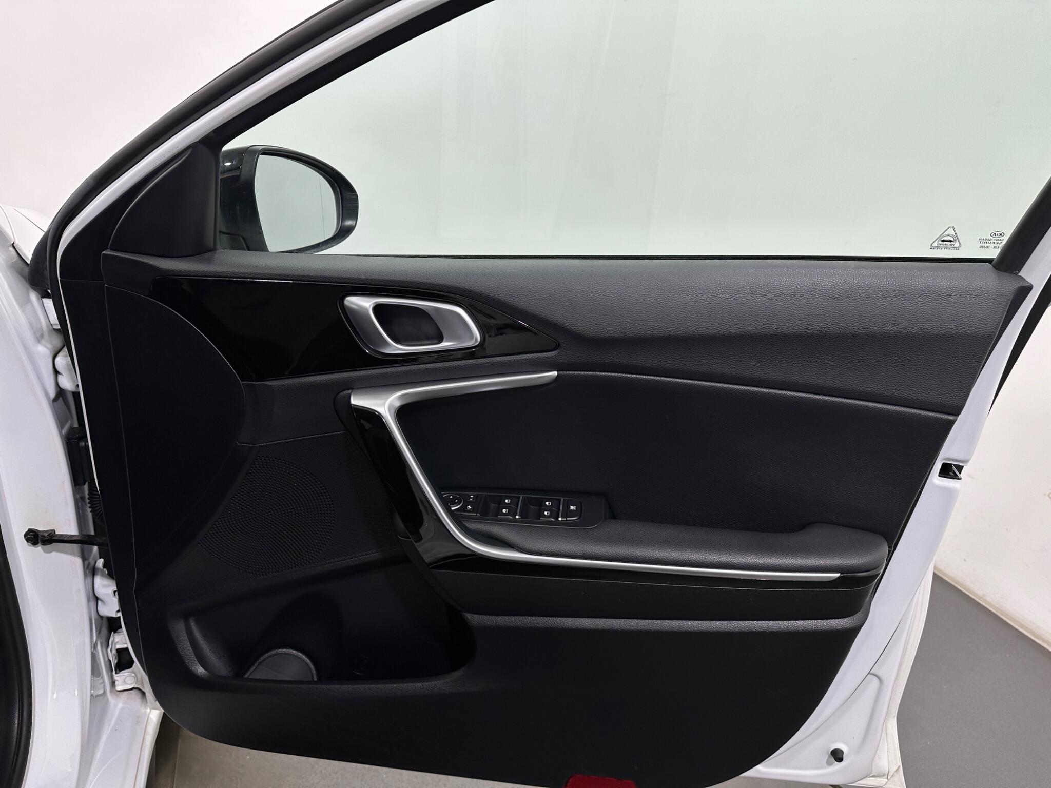 Kia Ceed view 34