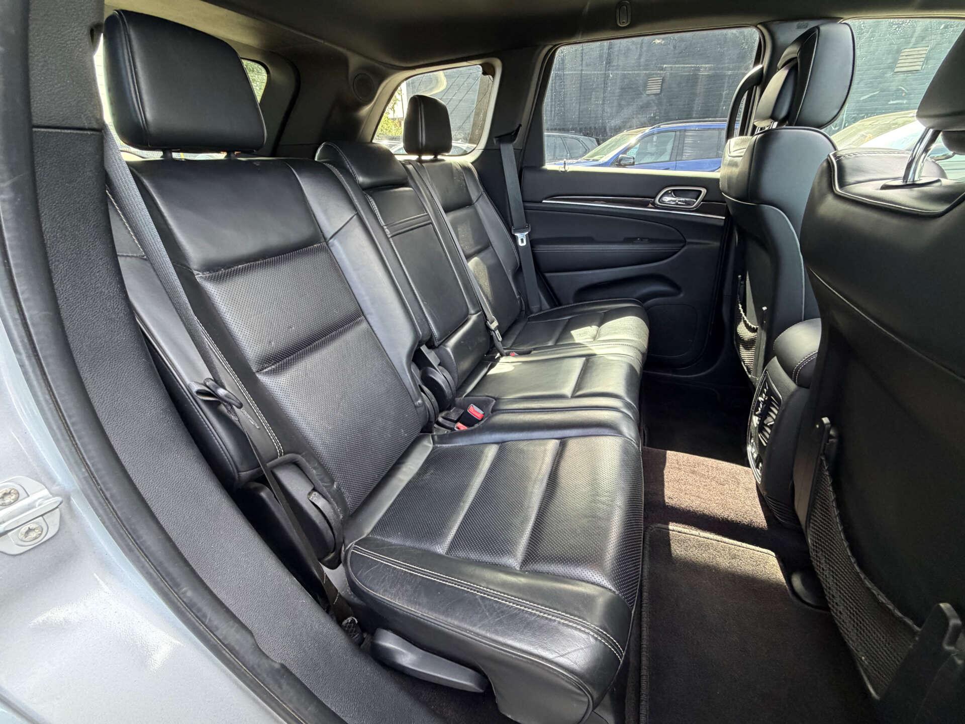 Jeep Grand Cherokee view 16