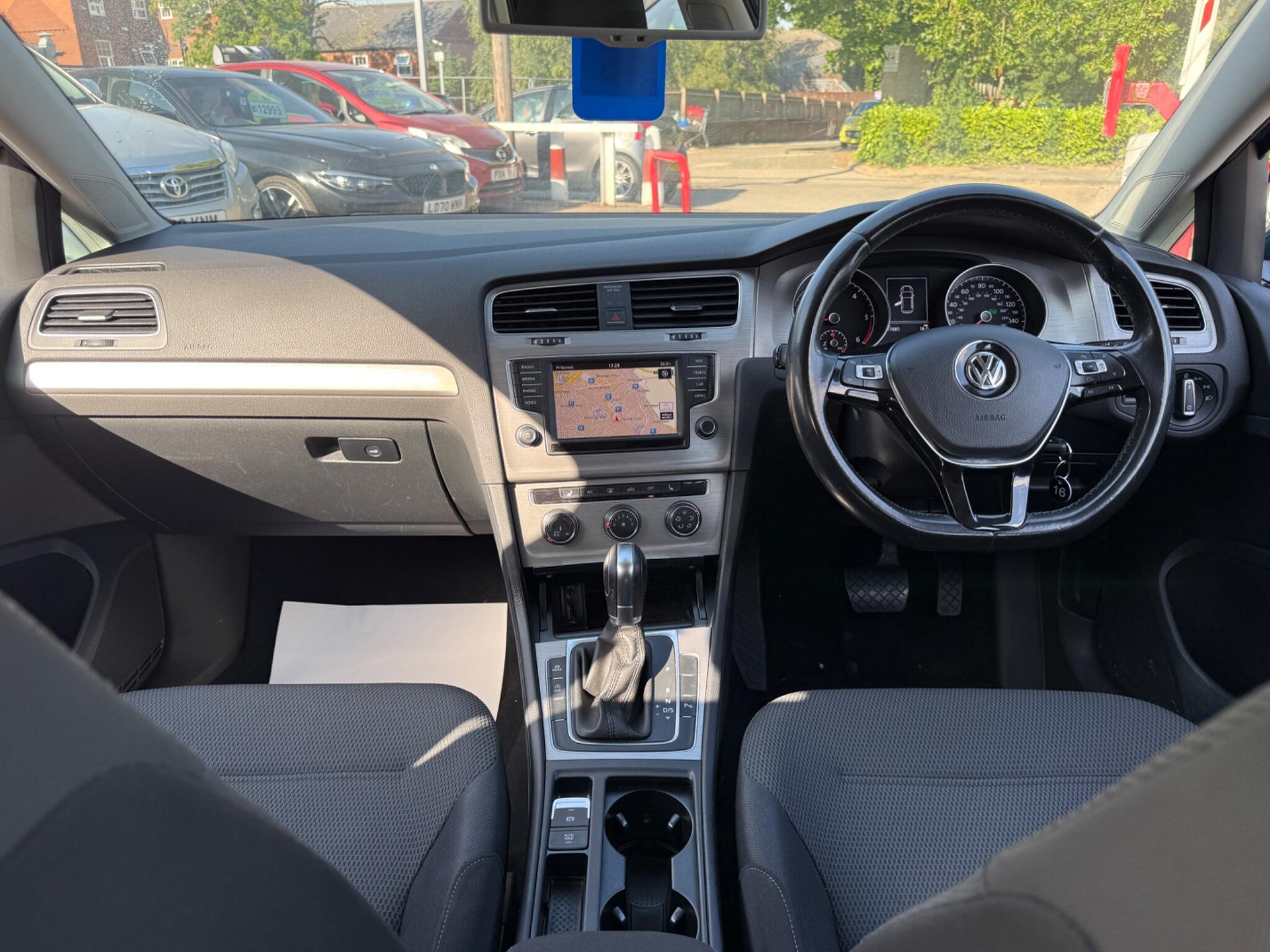 Volkswagen Golf - Image 52