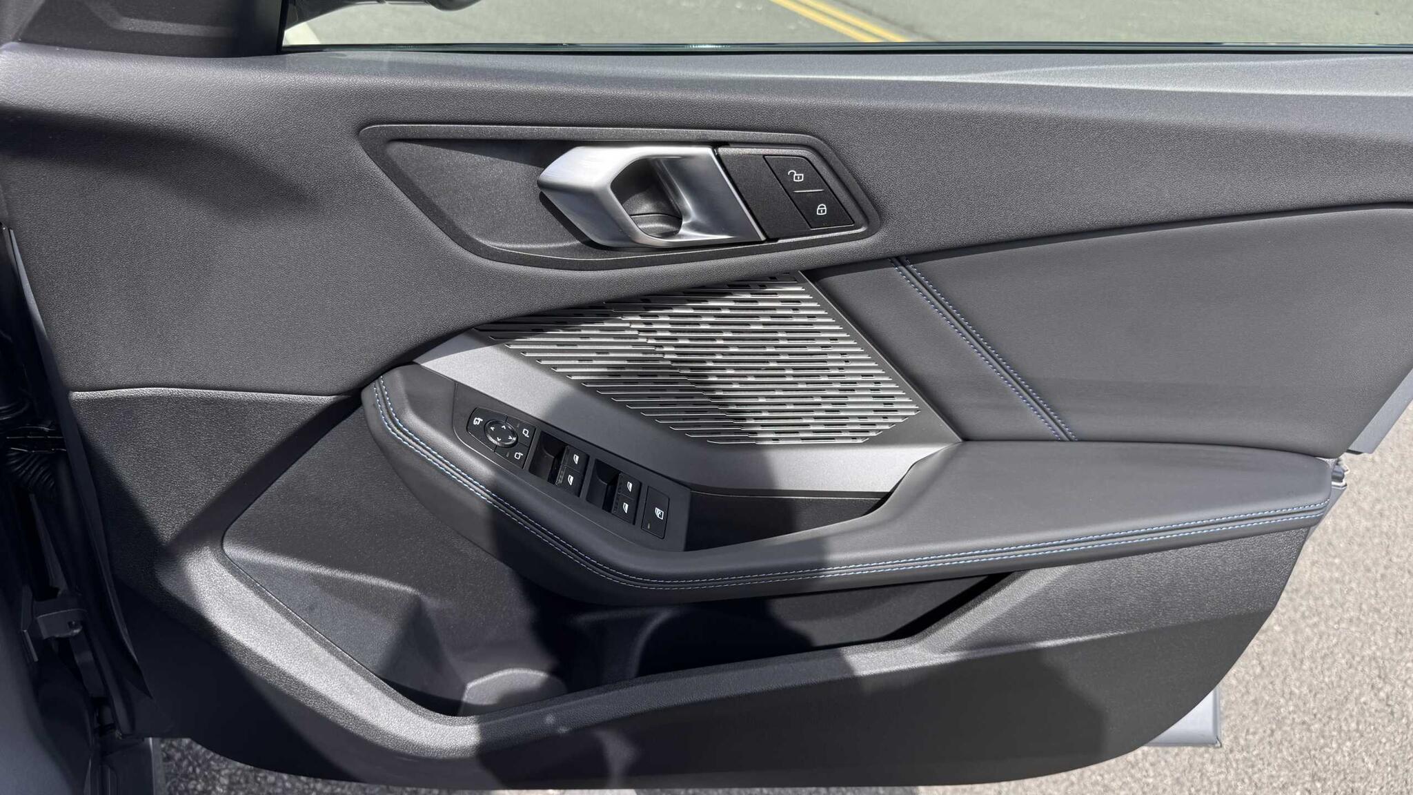 BMW 2 Series view 23